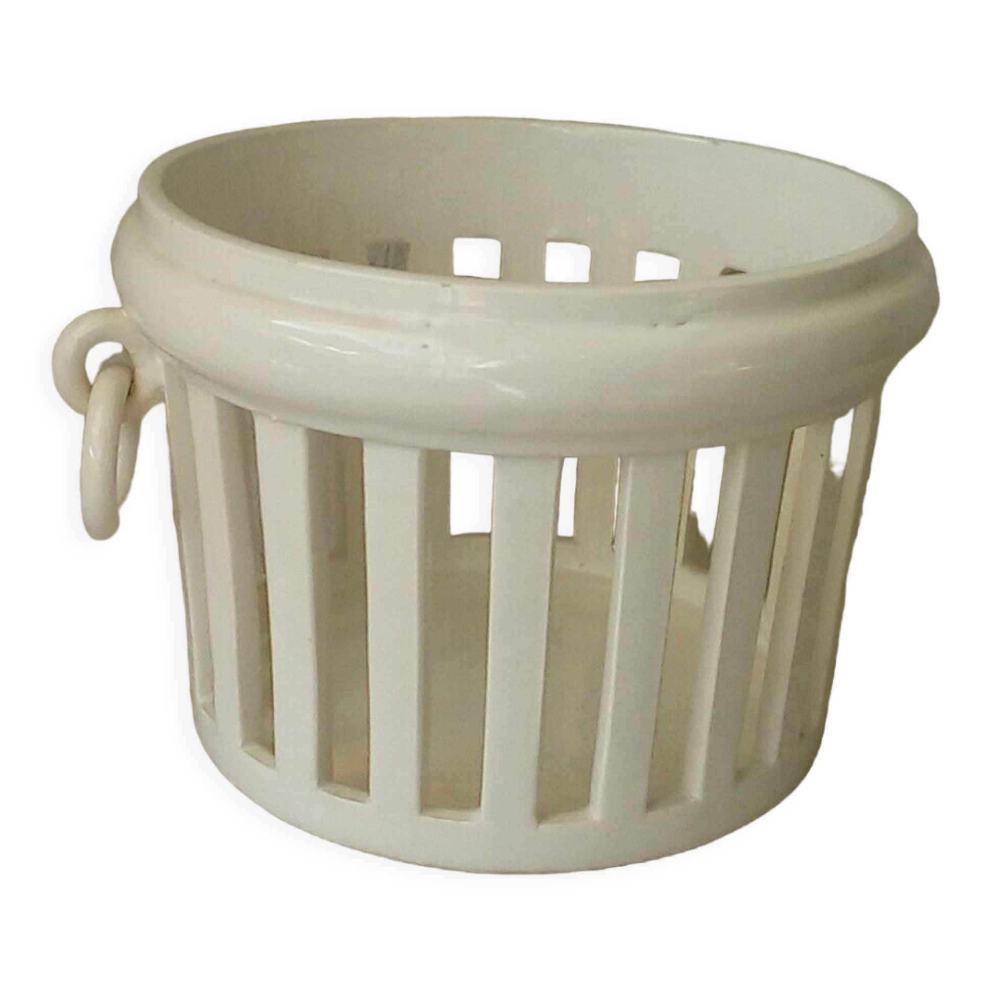 Openwork model faience pot cover