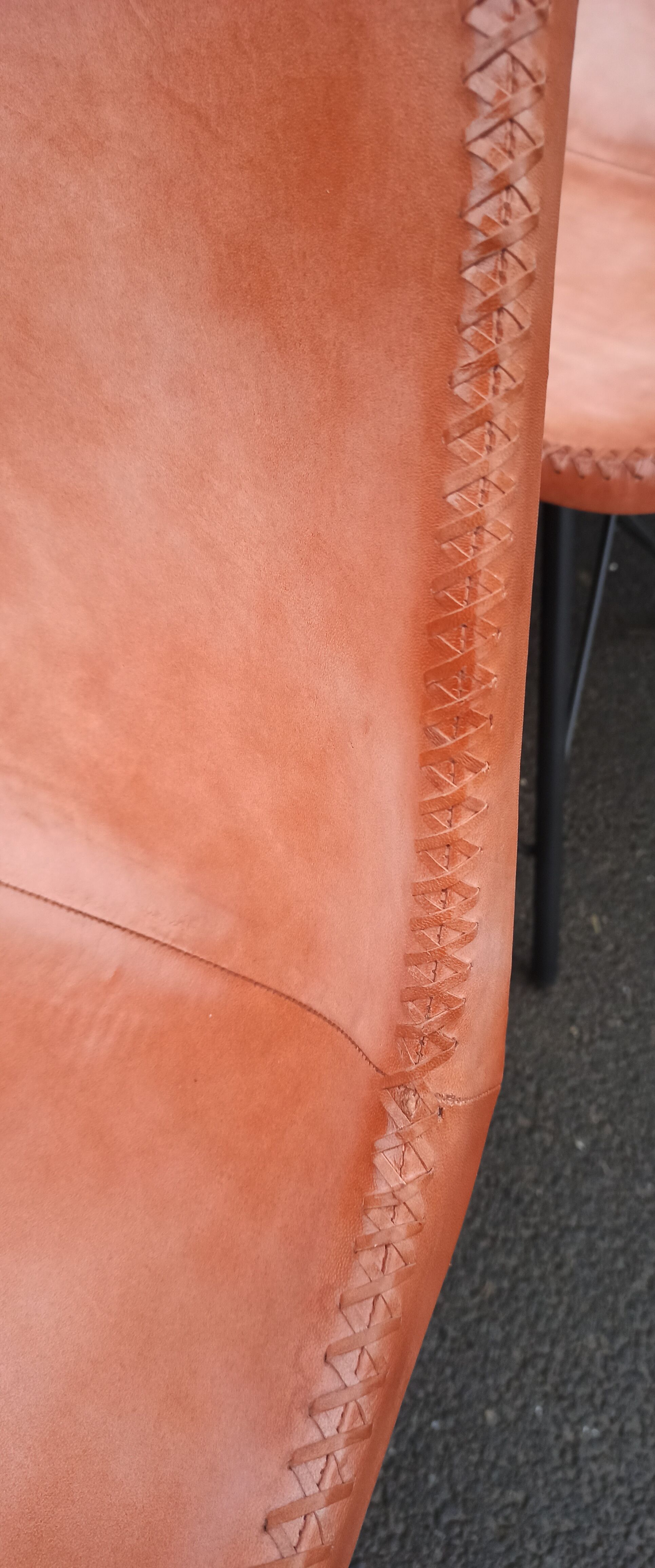 Set of 6 leather chairs with black metal frame