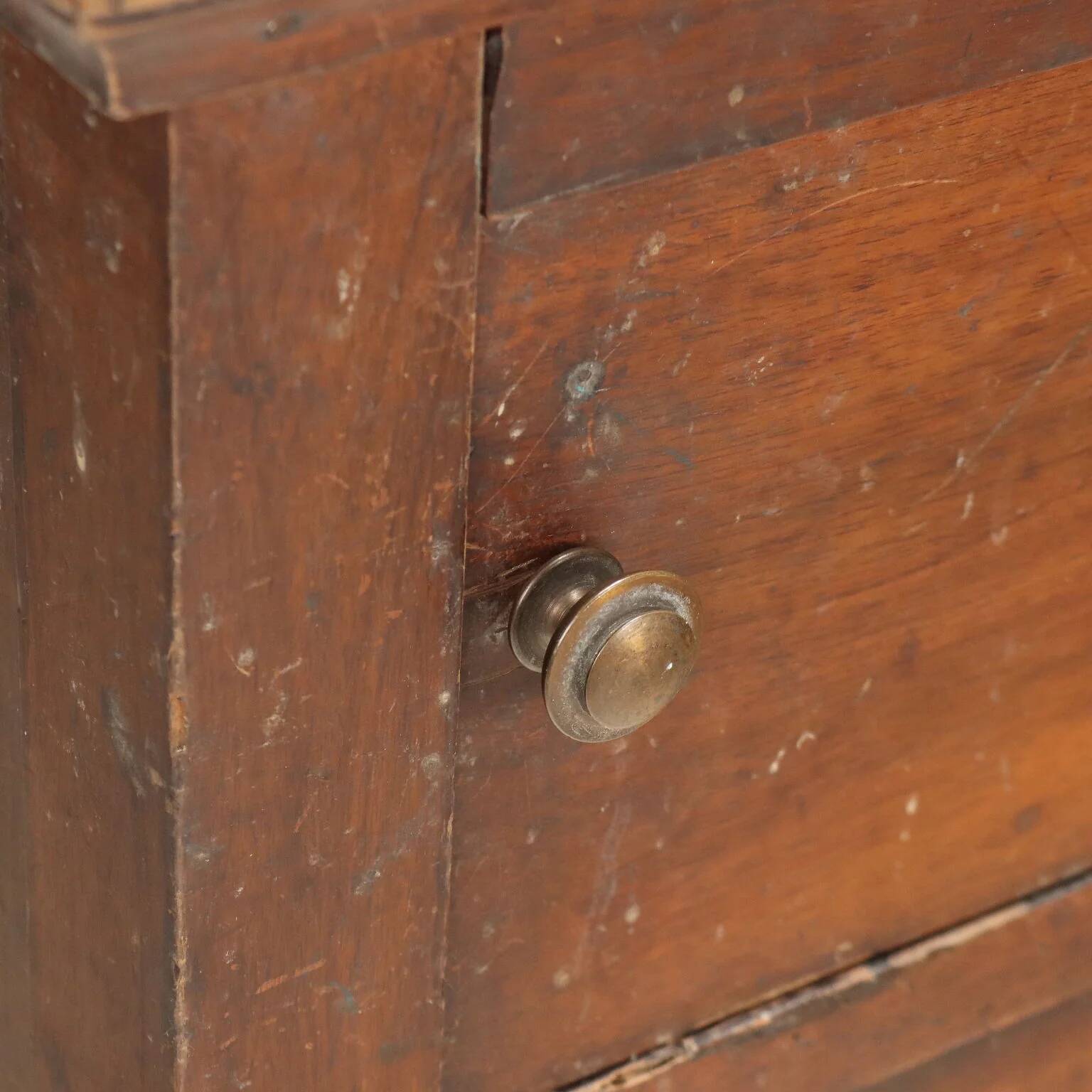 Directoire bedside table in walnut - Italy late 18th century