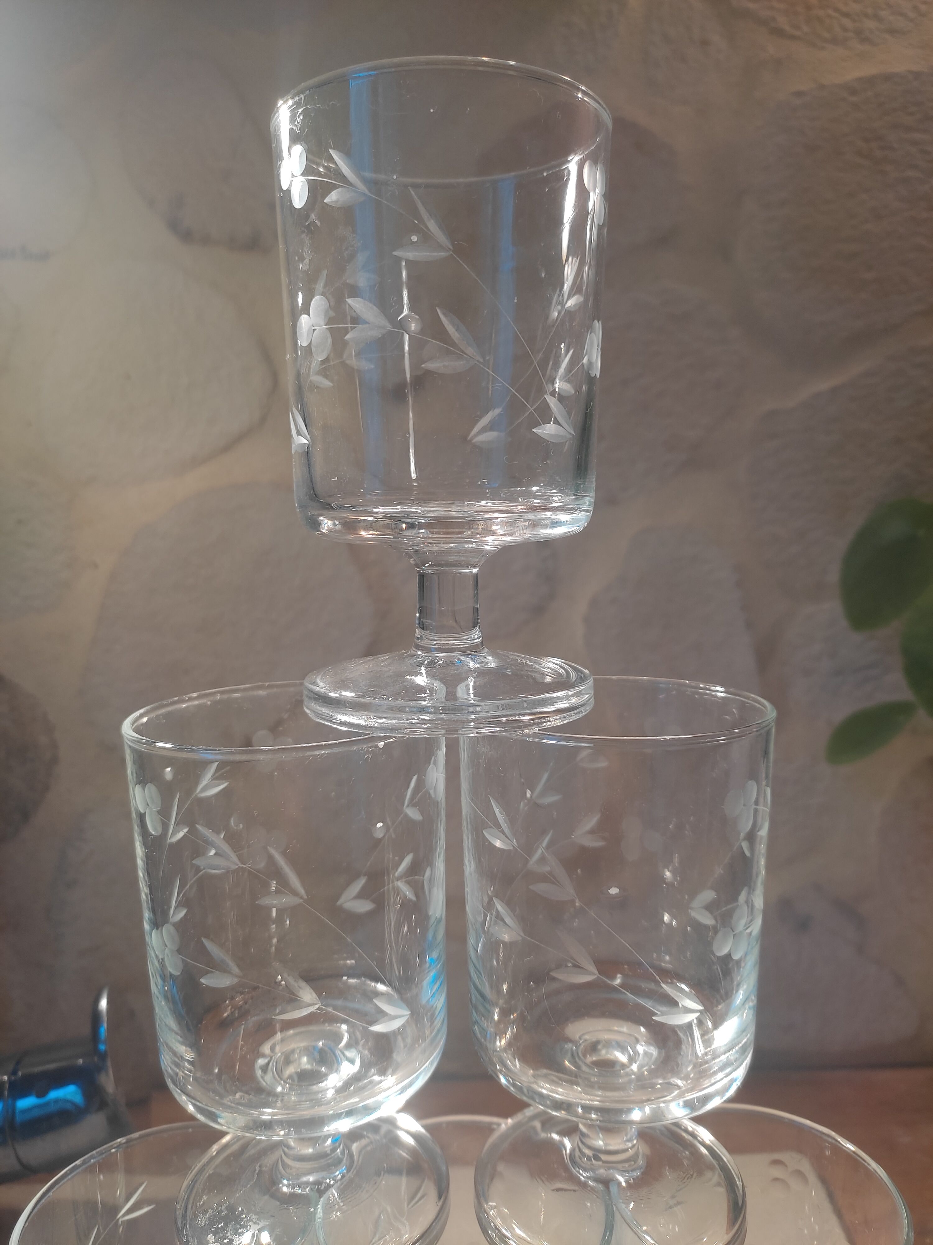 6 engraved vintage glasses