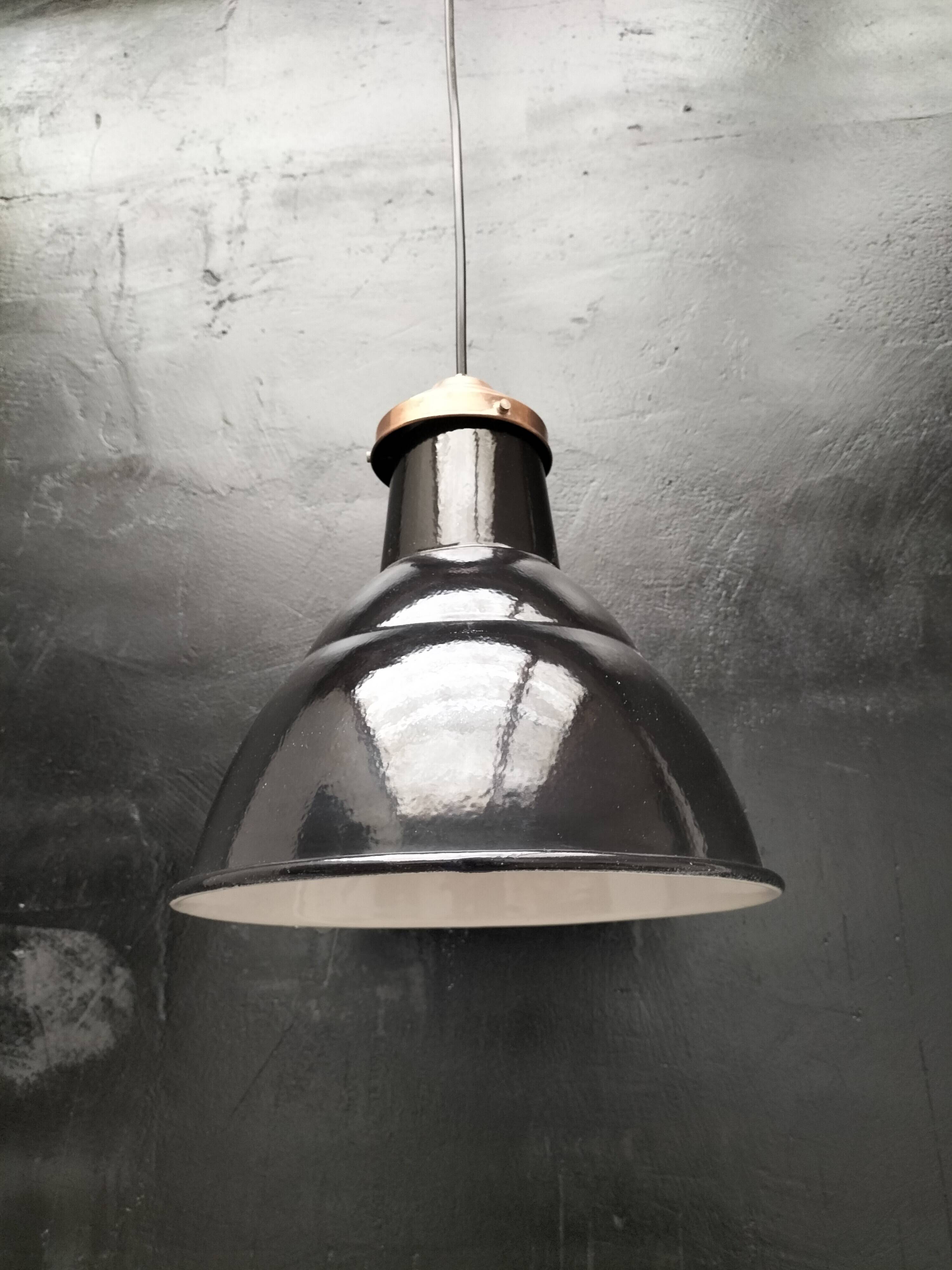 Industrial pendant light