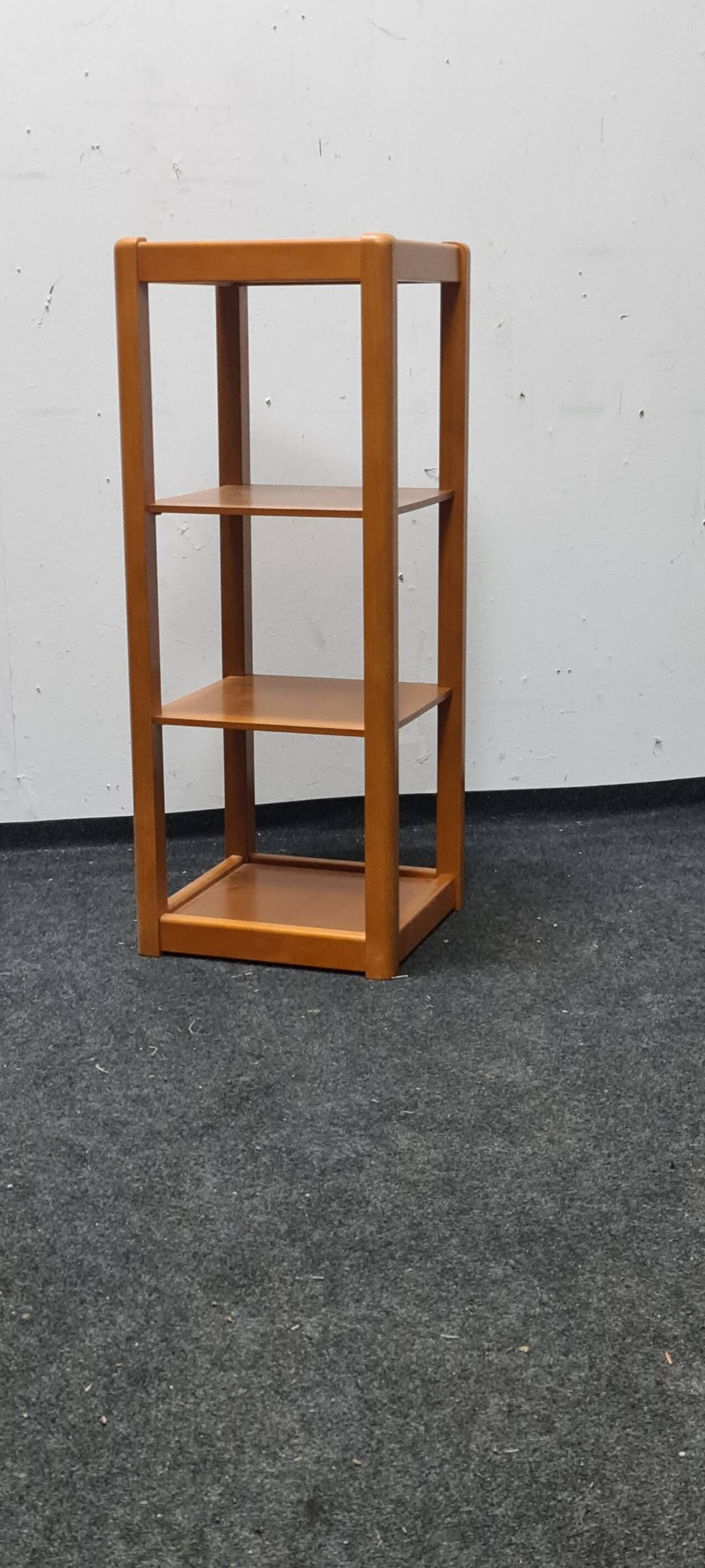 One vintage column shelf or bookstand
