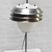 Lampe de table italienne en métal et verre opale, années 1960