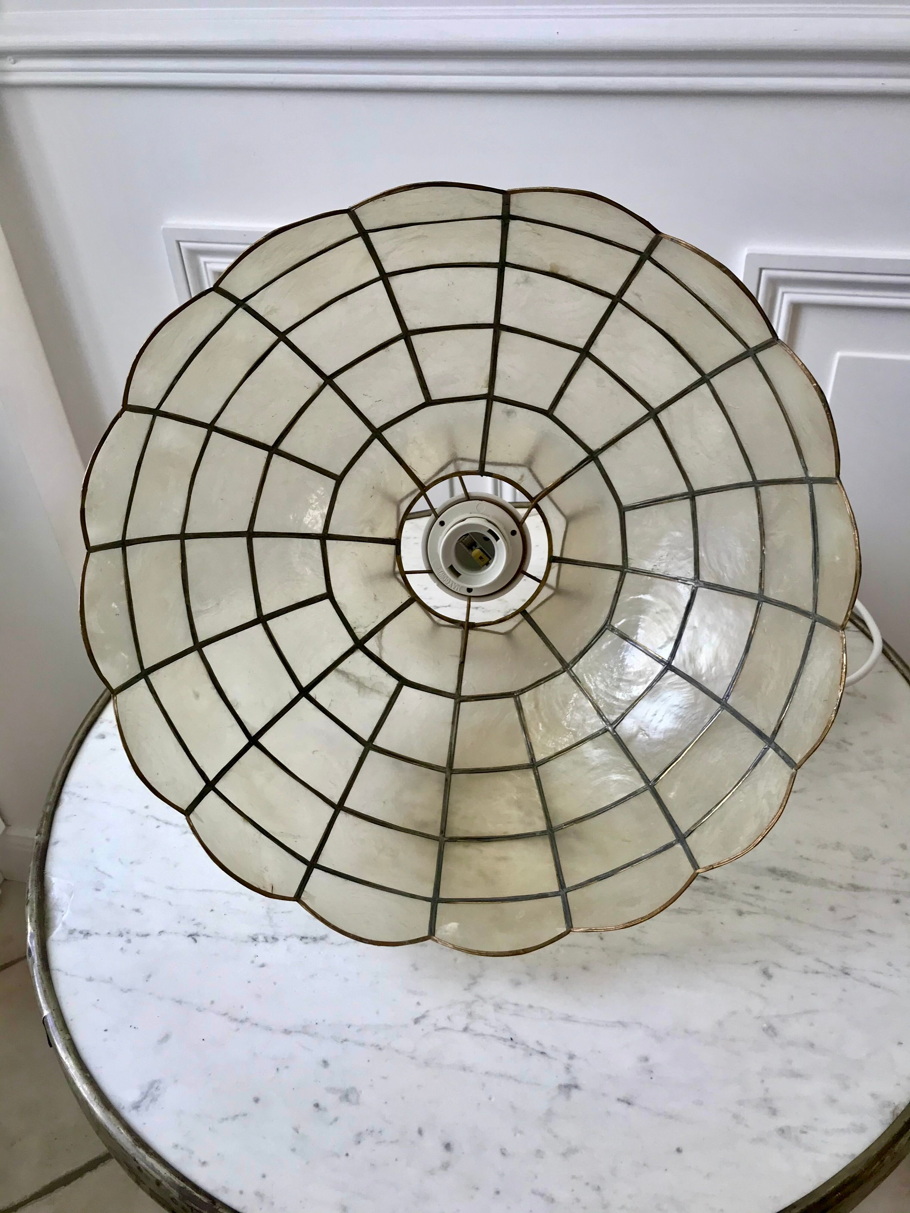 Pair of mother-of-pearl and brass suspensions 60-70s