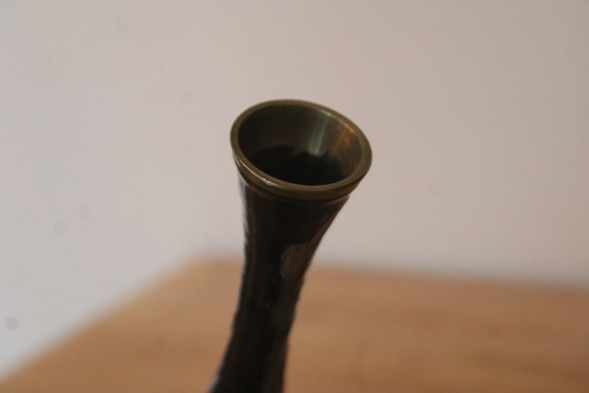 Vintage brass soliflore vase with black, red, and green floral decoration – H 18 cm