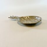 Empty pineapple pocket in silver metal