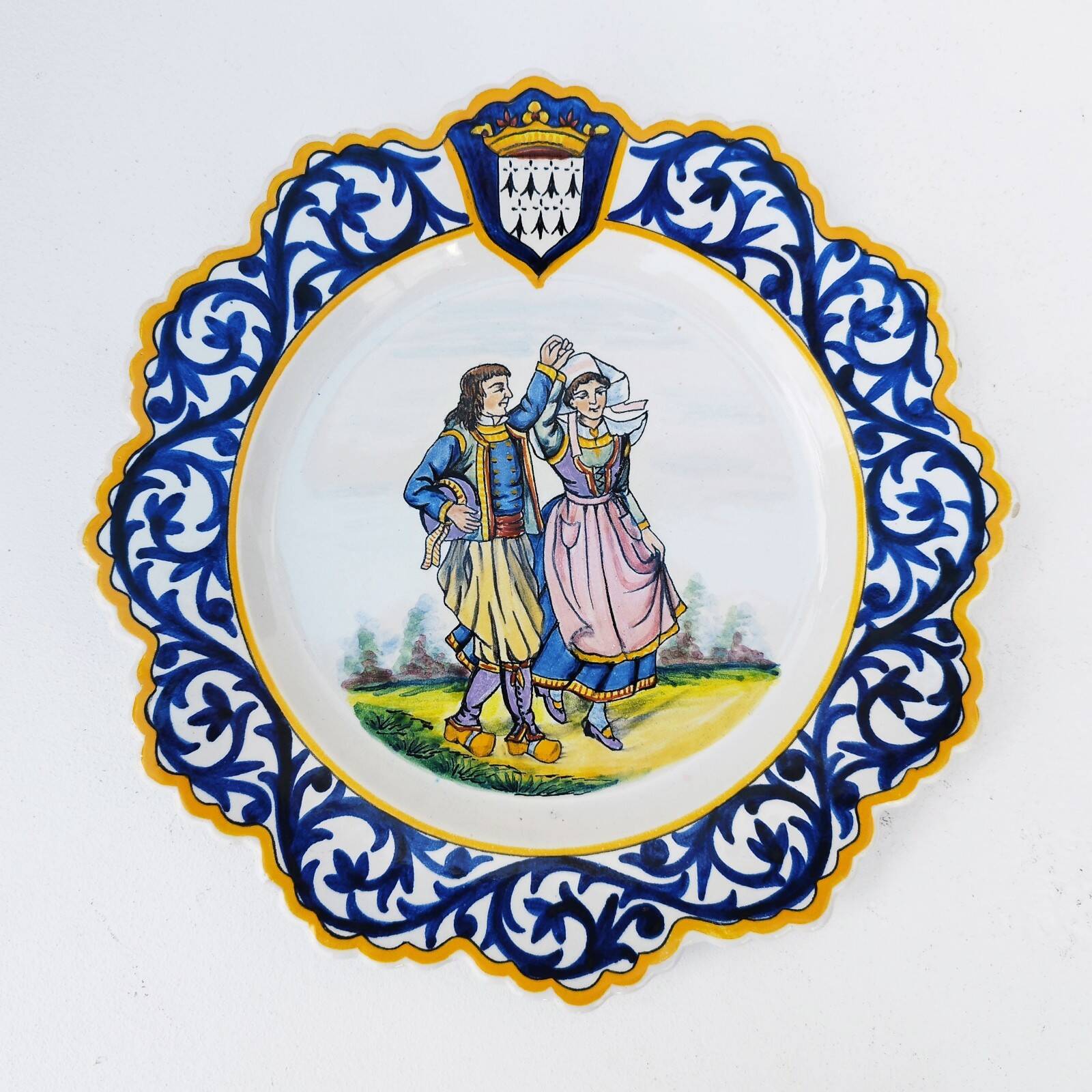 Decorative earthenware plate from Quimper Henriot