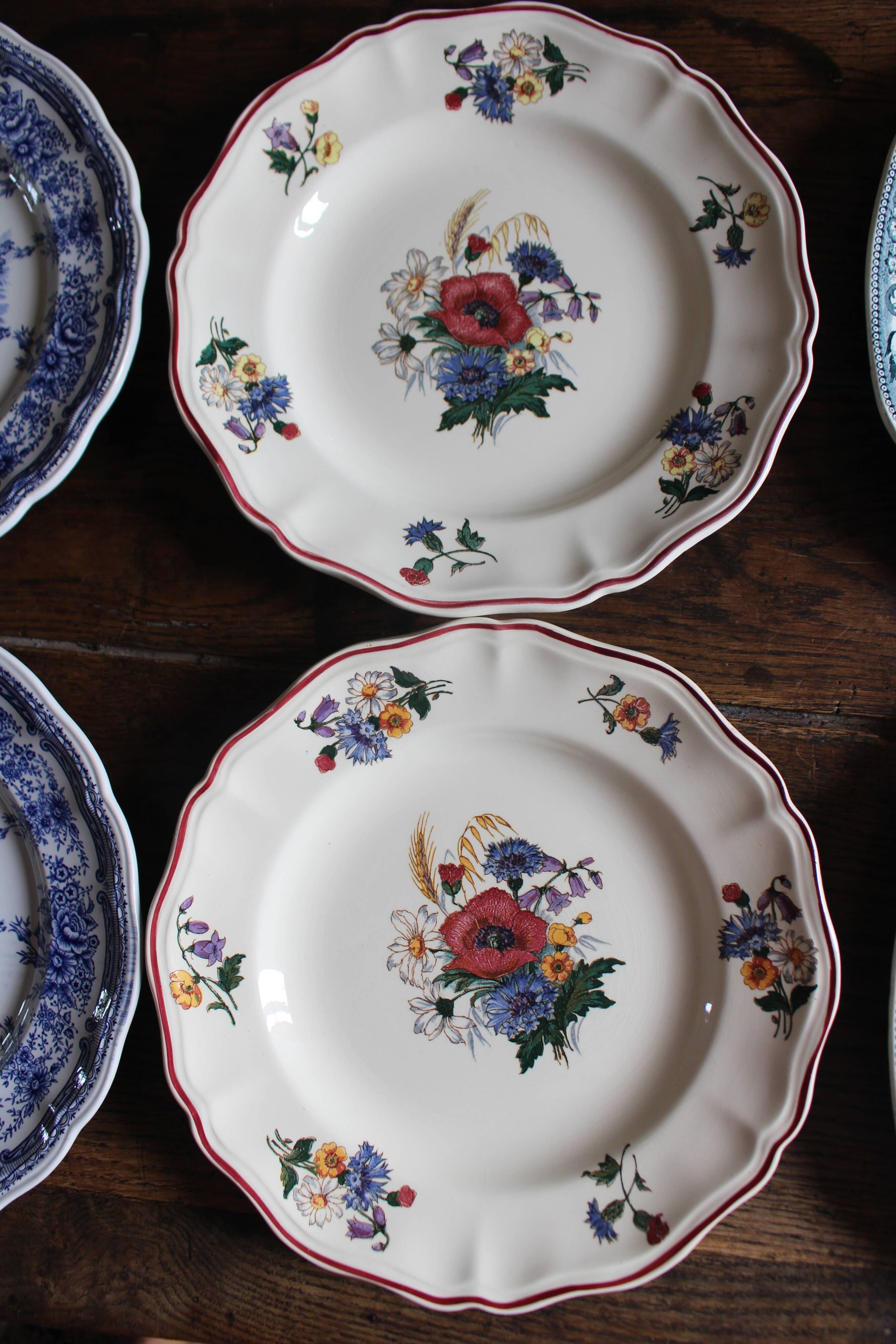 A set of 6 flat plates pairs Sarreguemines Lunéville Blue Flowers.