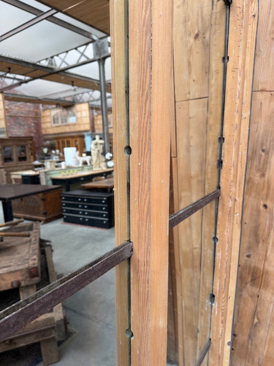 Miroir de style gothique fin XIXème