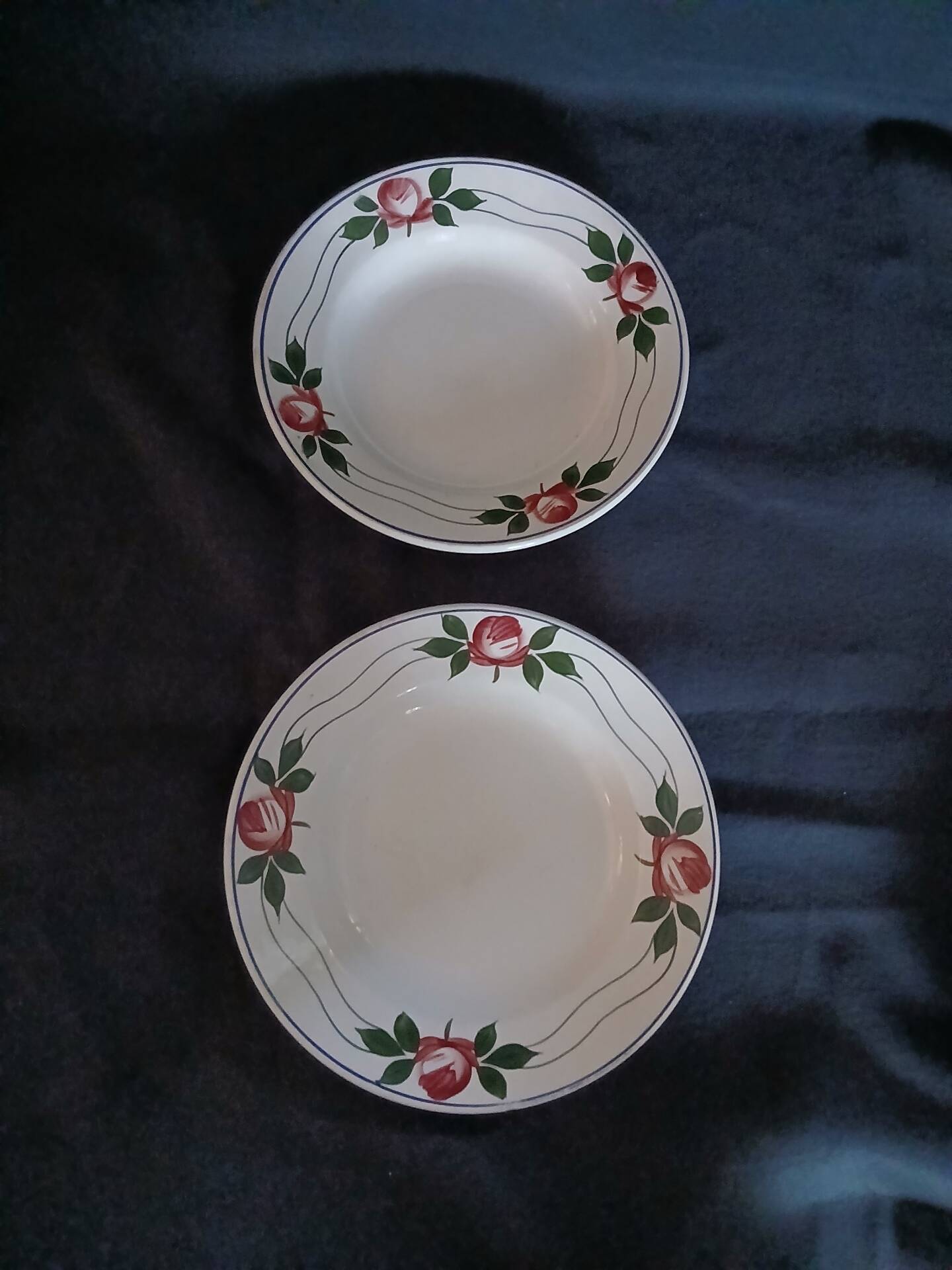8 assiettes creuses anciennes dépareillées 