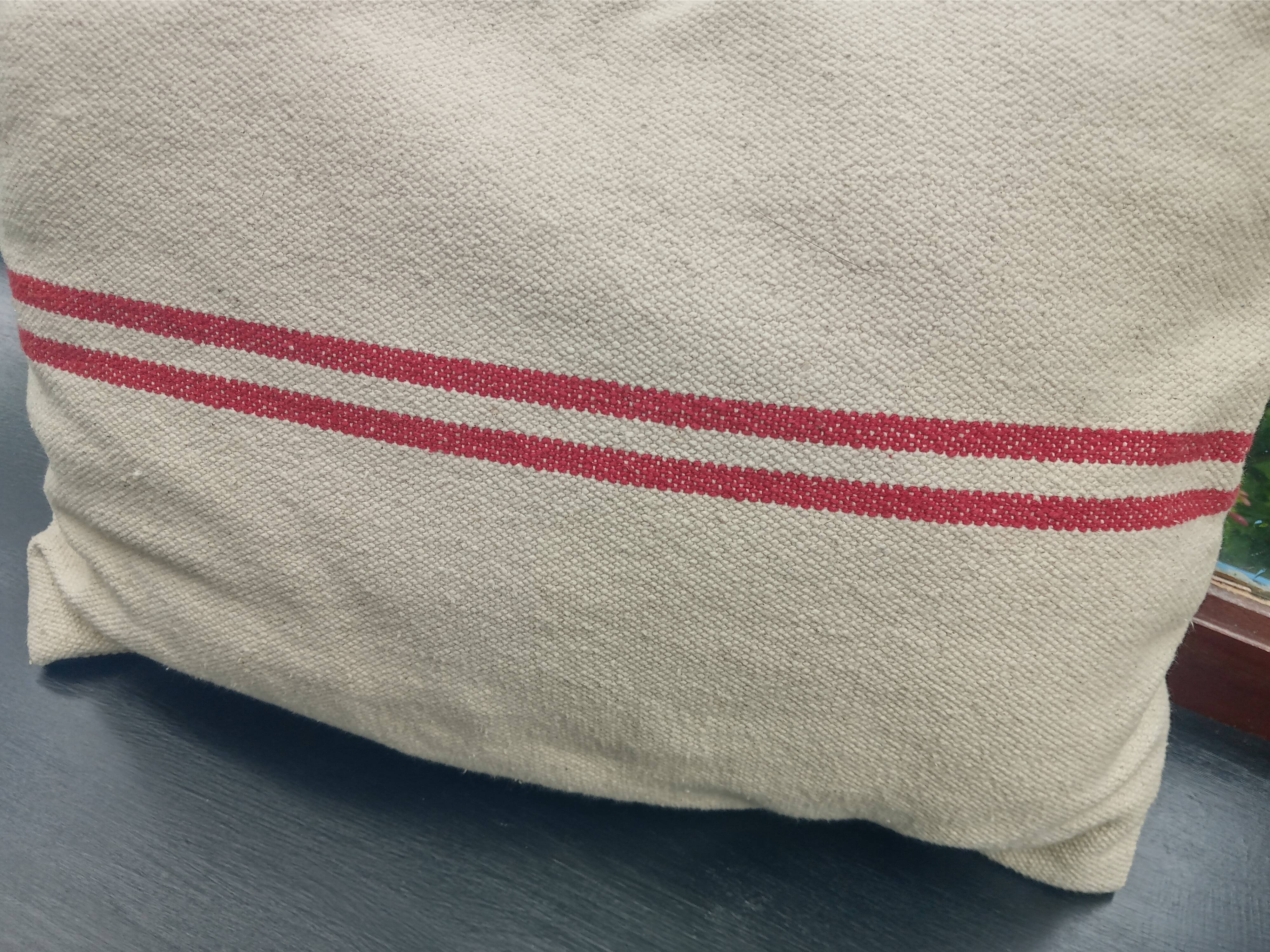 Coussin en chanvre à rayures rouges