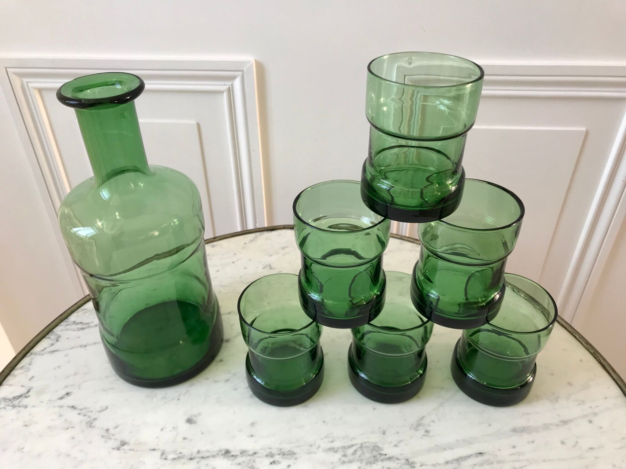 Set of a decanter and 6 glasses colored green bottle 70s