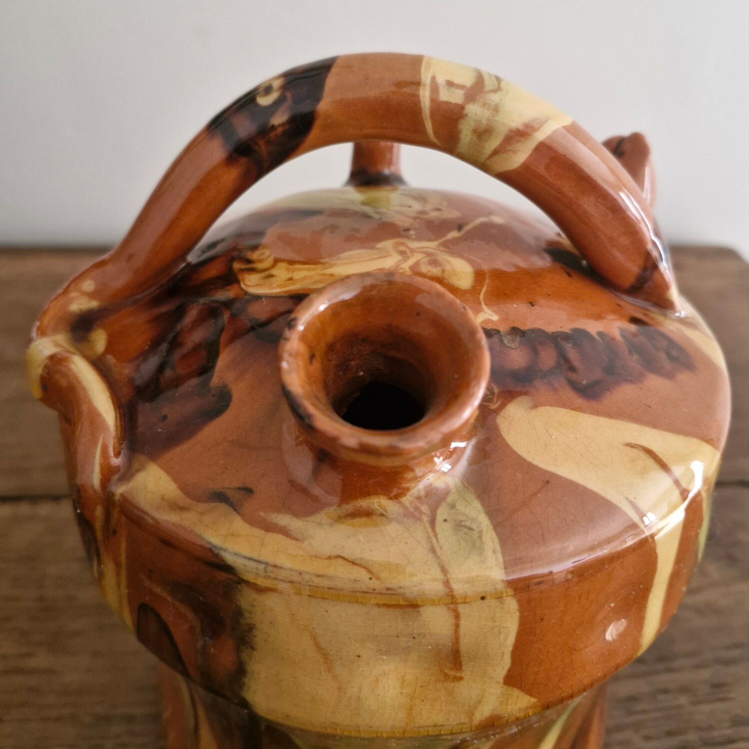 Jaspé decorated jug