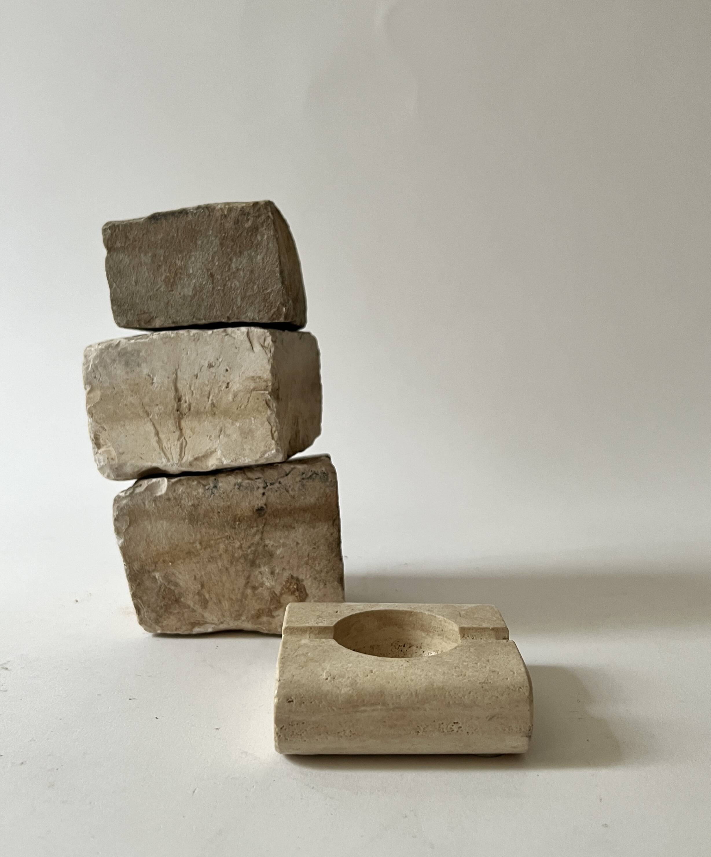 Cendrier bougeoir en travertin, E.Mari pour Fratelli Manelli,design 1970