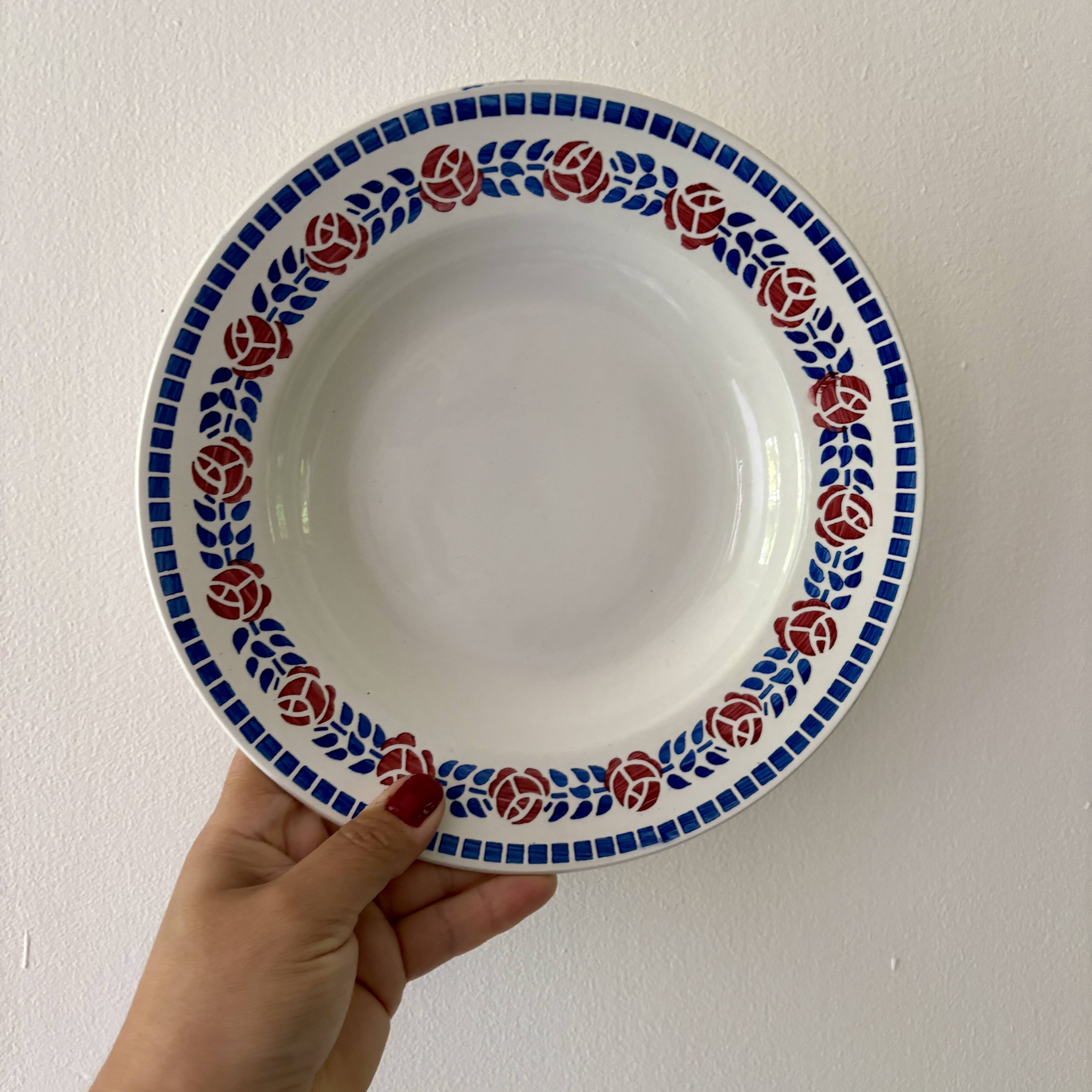 Set of 8 vintage deep plates