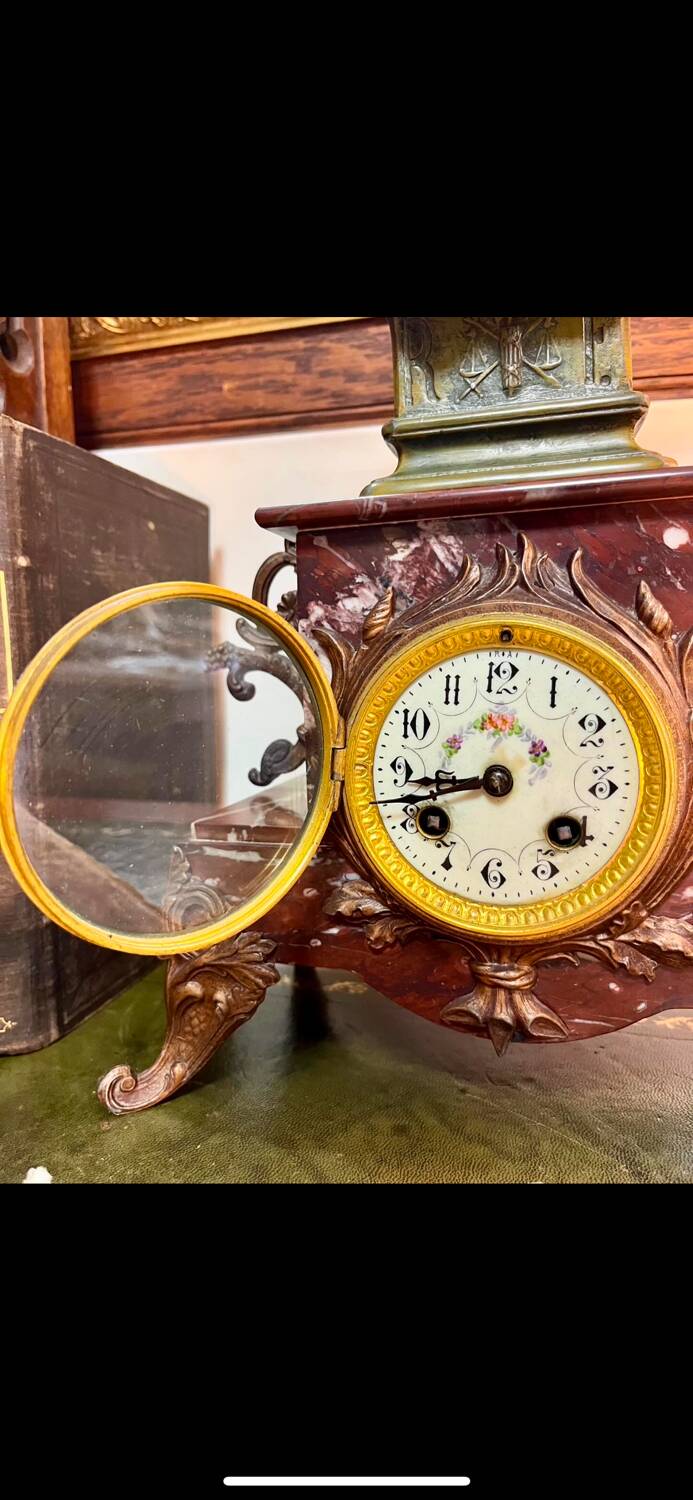 Mantel clock