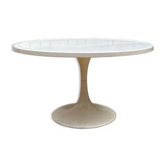 Vintage fiberglass tulip table