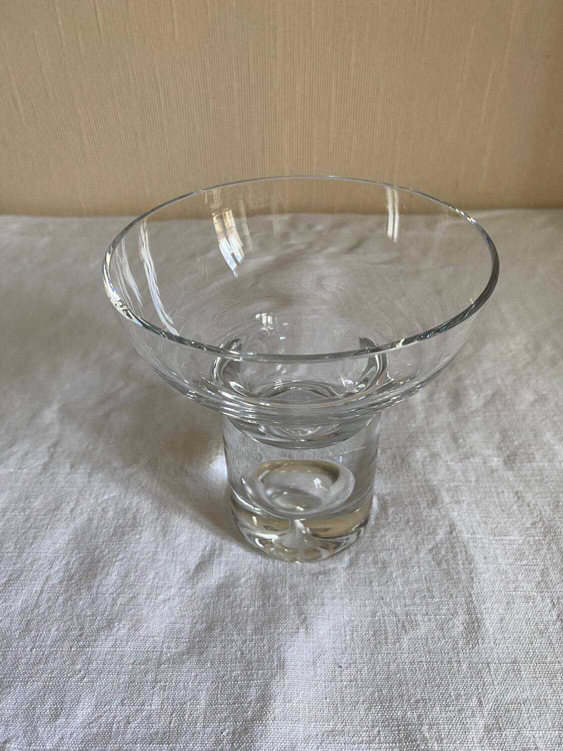 Crystal candle holder, base decorated with a drop