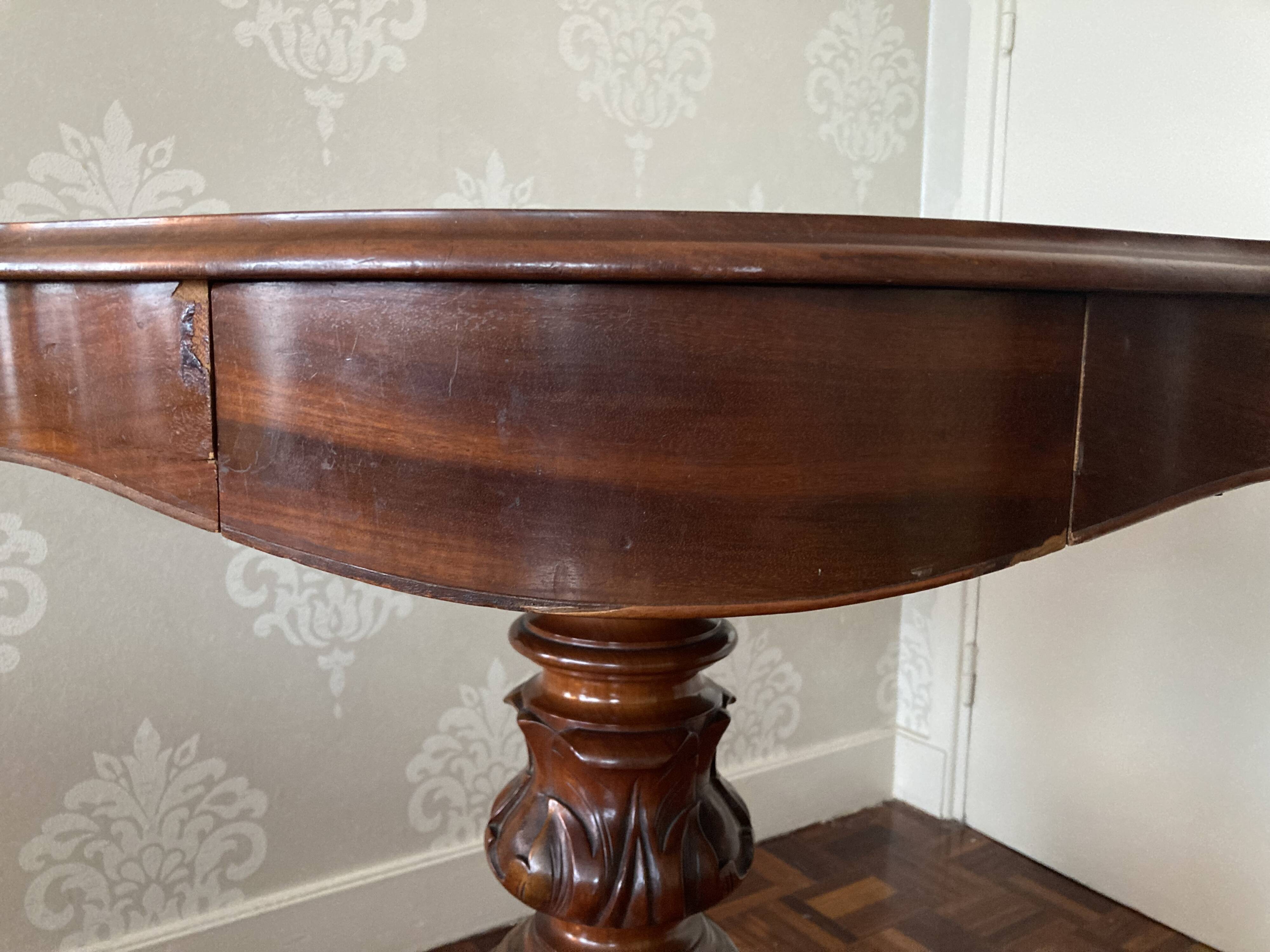 Small napoleon iii style pedestal table