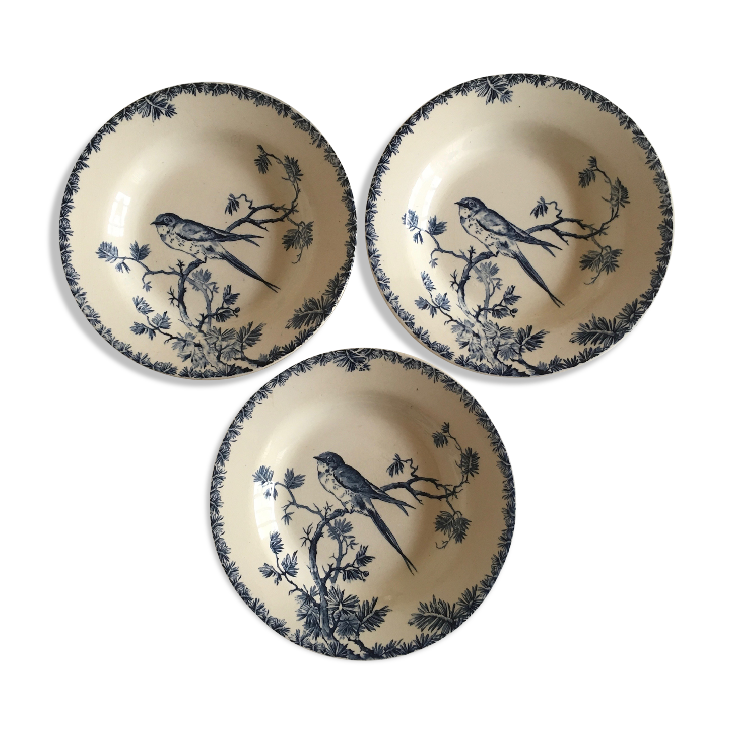 Gien's hollow earthenware plates 19th Provençal bird décor