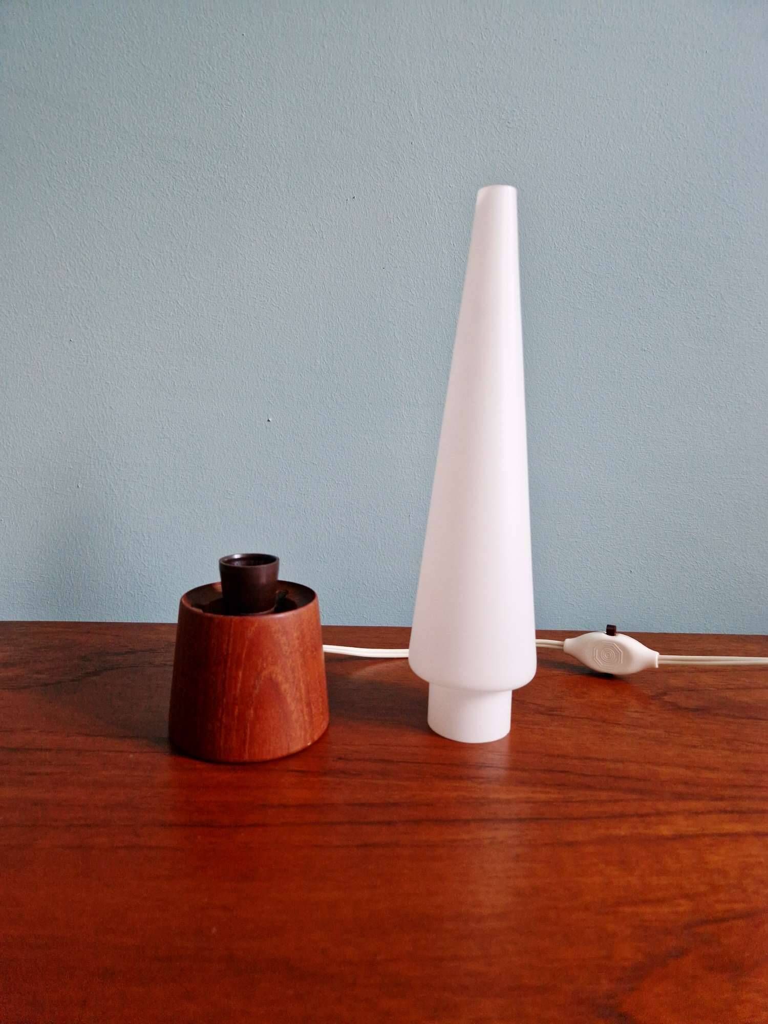 Scandinavian table lamp in teak and satin opaline, Hans-Agne Jakobsson, 1960