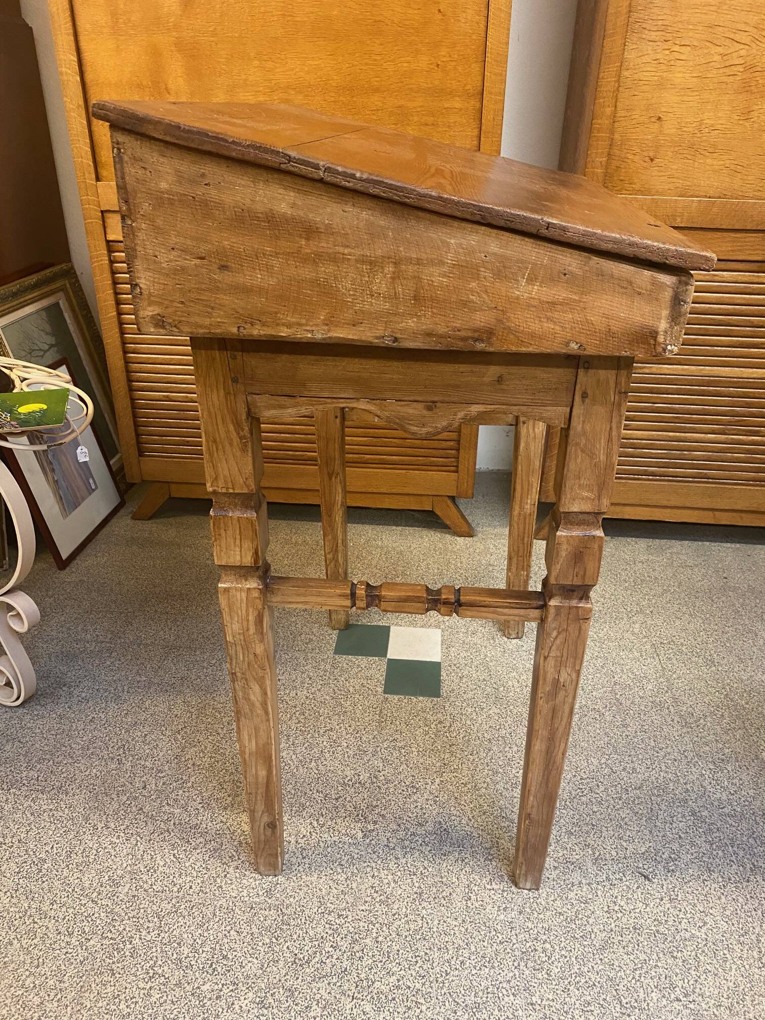 Desk desk in pitchpin early 20th century with drawer
