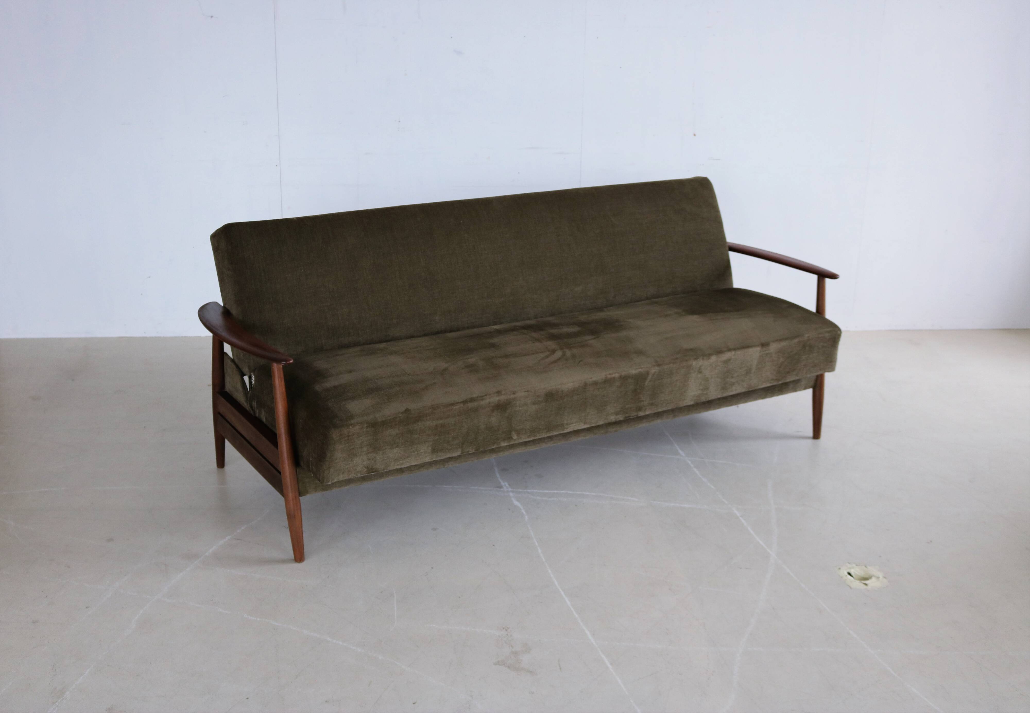 Vintage danish (sleep) sofa