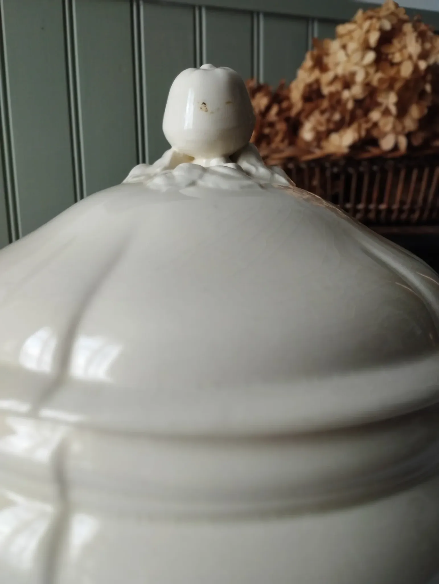 Antique soup tureen in ironstone from Sarreguemines Digoin service "Ivory".