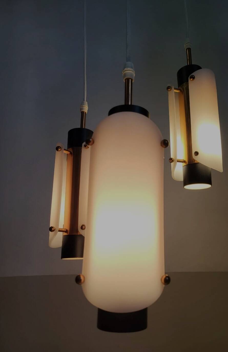 Suspension vintage scandinave en plexiglas et cuivre, probablement danoise