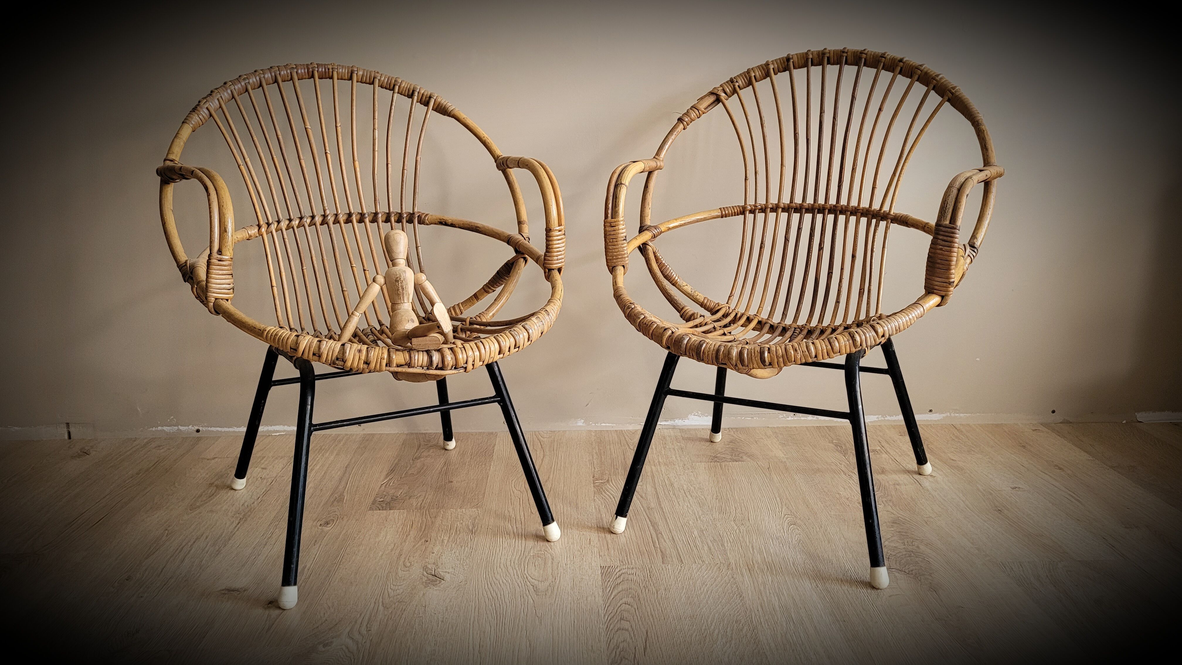 Duo rattan chairs