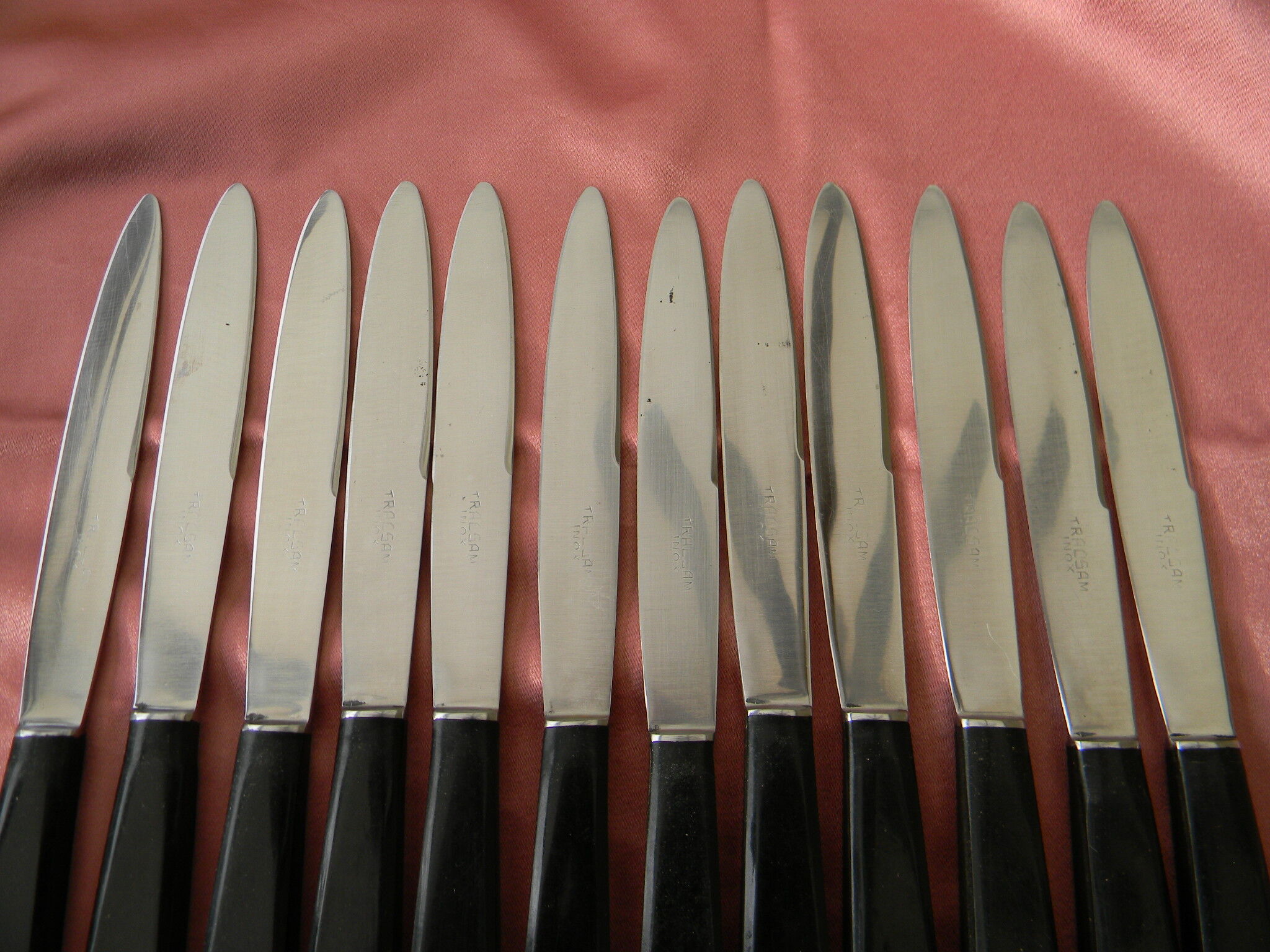 Lot of 12 knives handle Bakelite stainless blade.