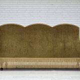 Canapé/lit de repos 2 places des années 1950, velours vert clair, pieds en frêne.