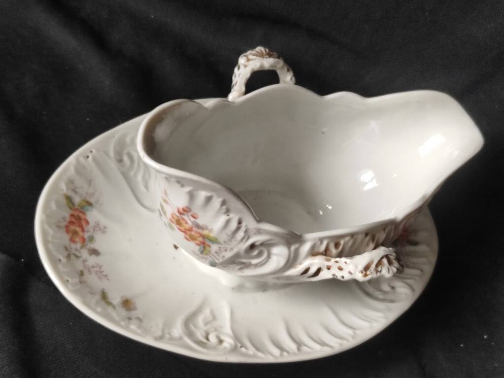 Superbe sauciere /1930/50 /decors floraux /dorures