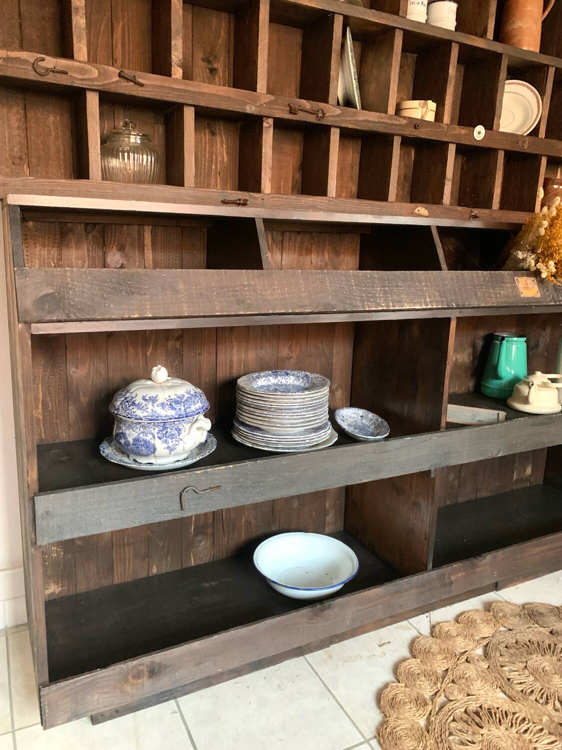 Trade furniture with lockers