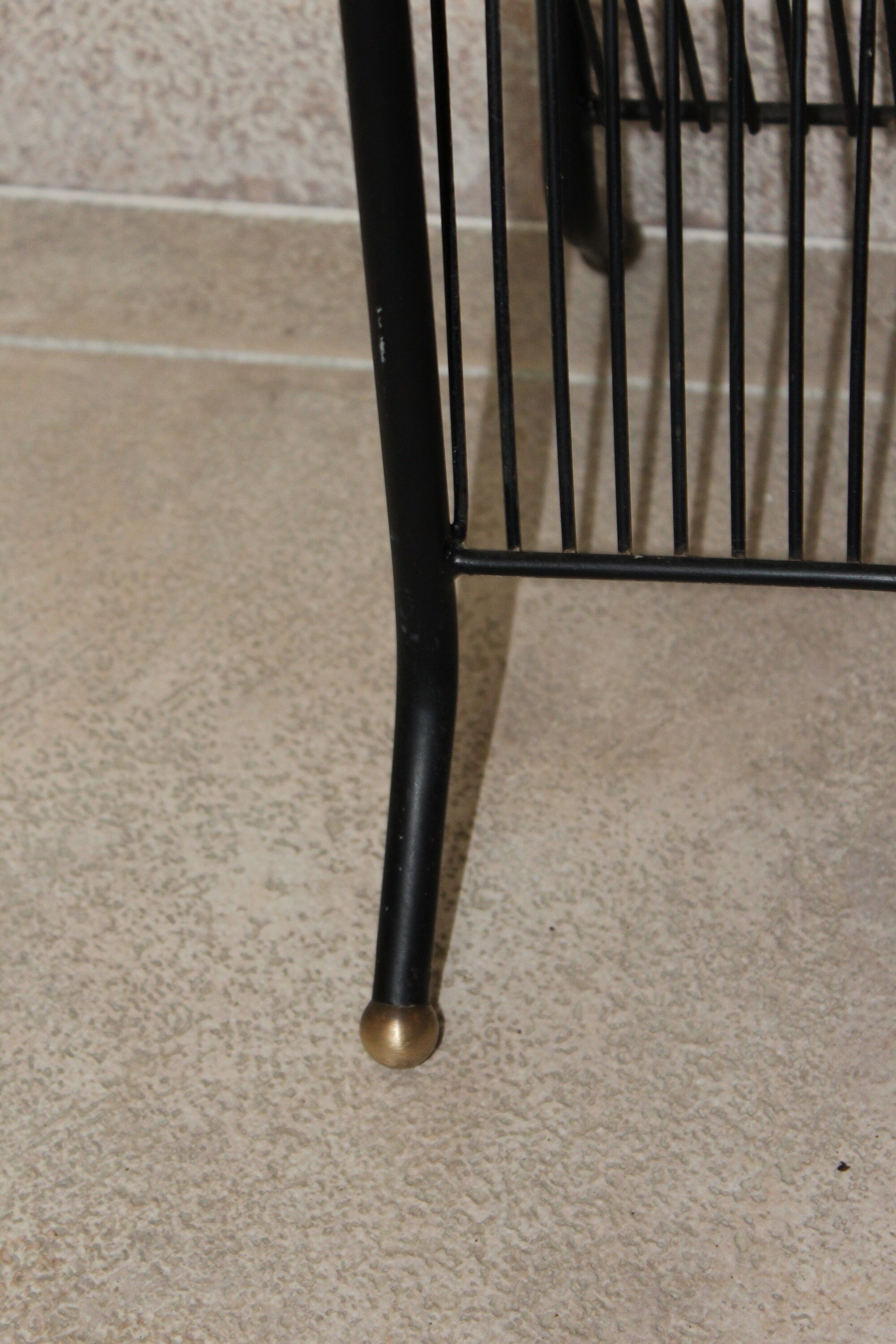 Vinyl holders and vintage magazines