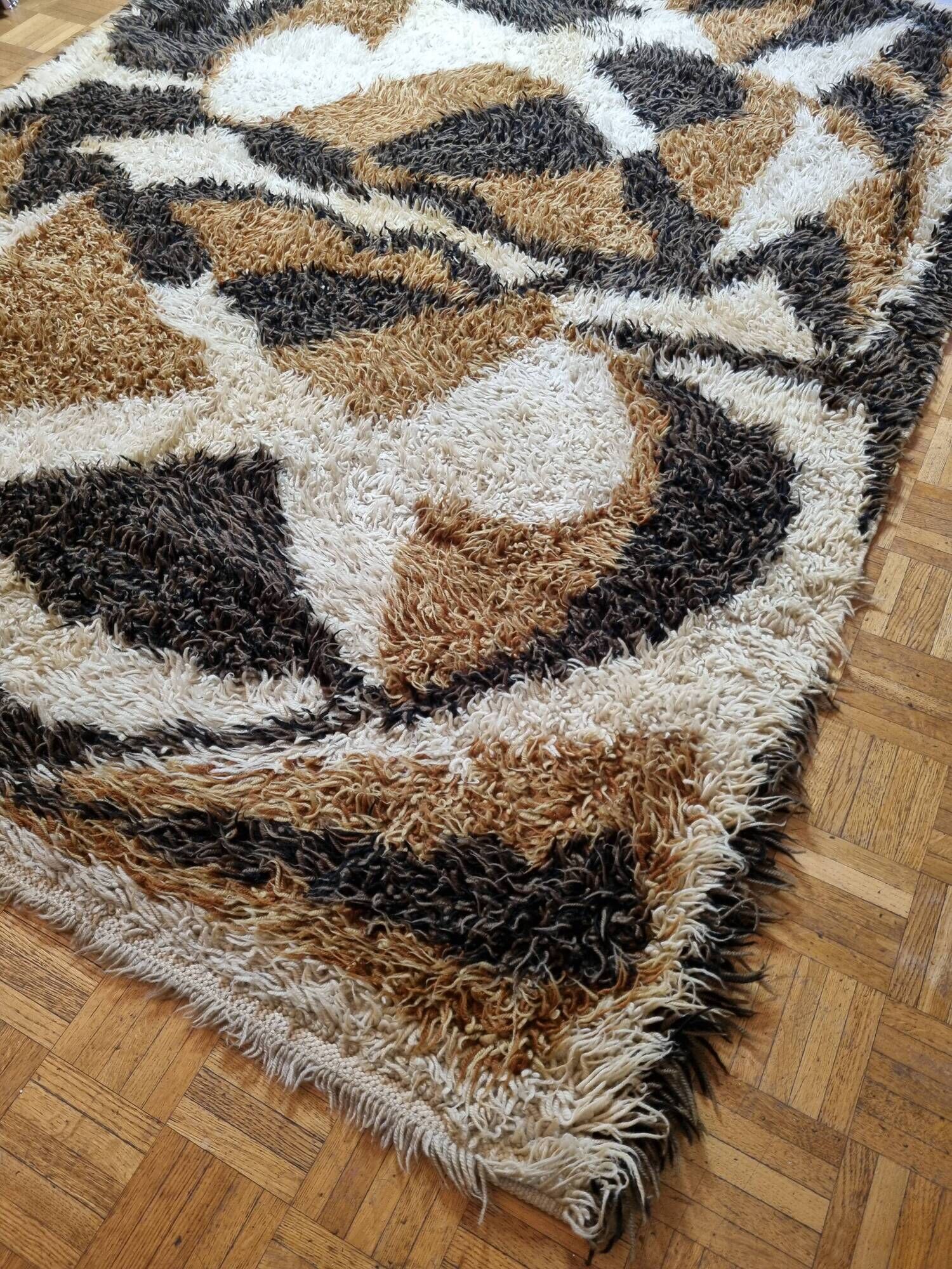 Vintage carpet with abstract patterns 219 cm x 169 cm