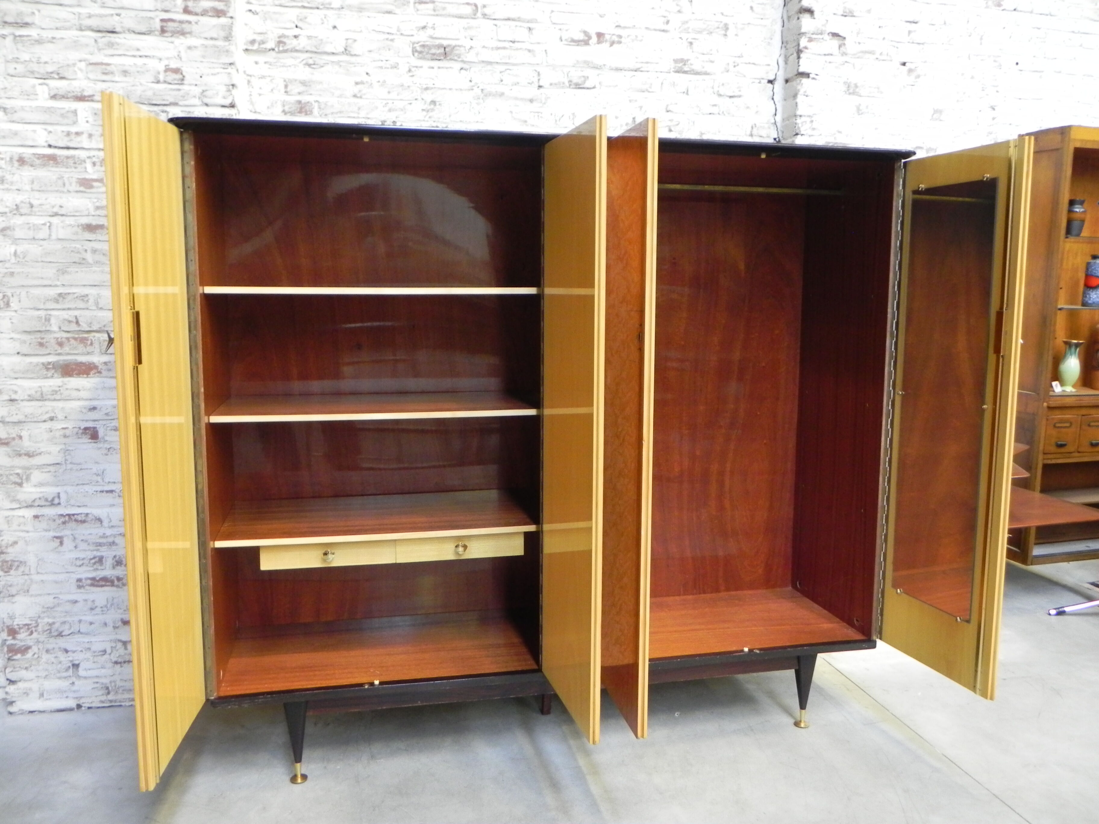 Wardrobe with 4 doors