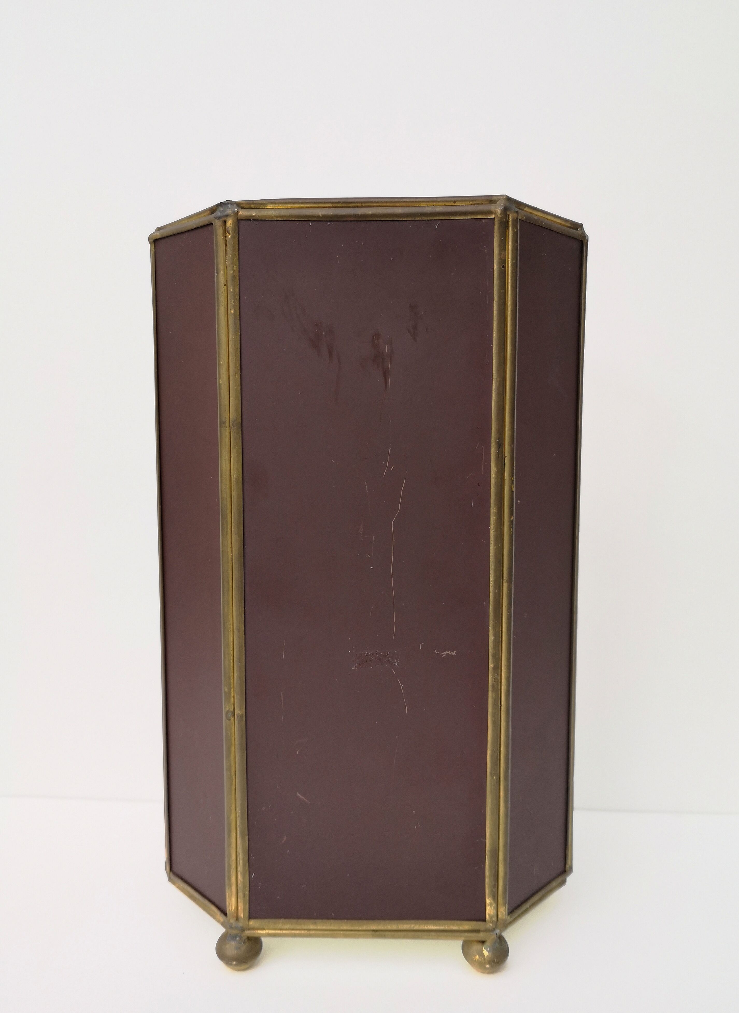 Vintage showcase in brass, glass and mirrors