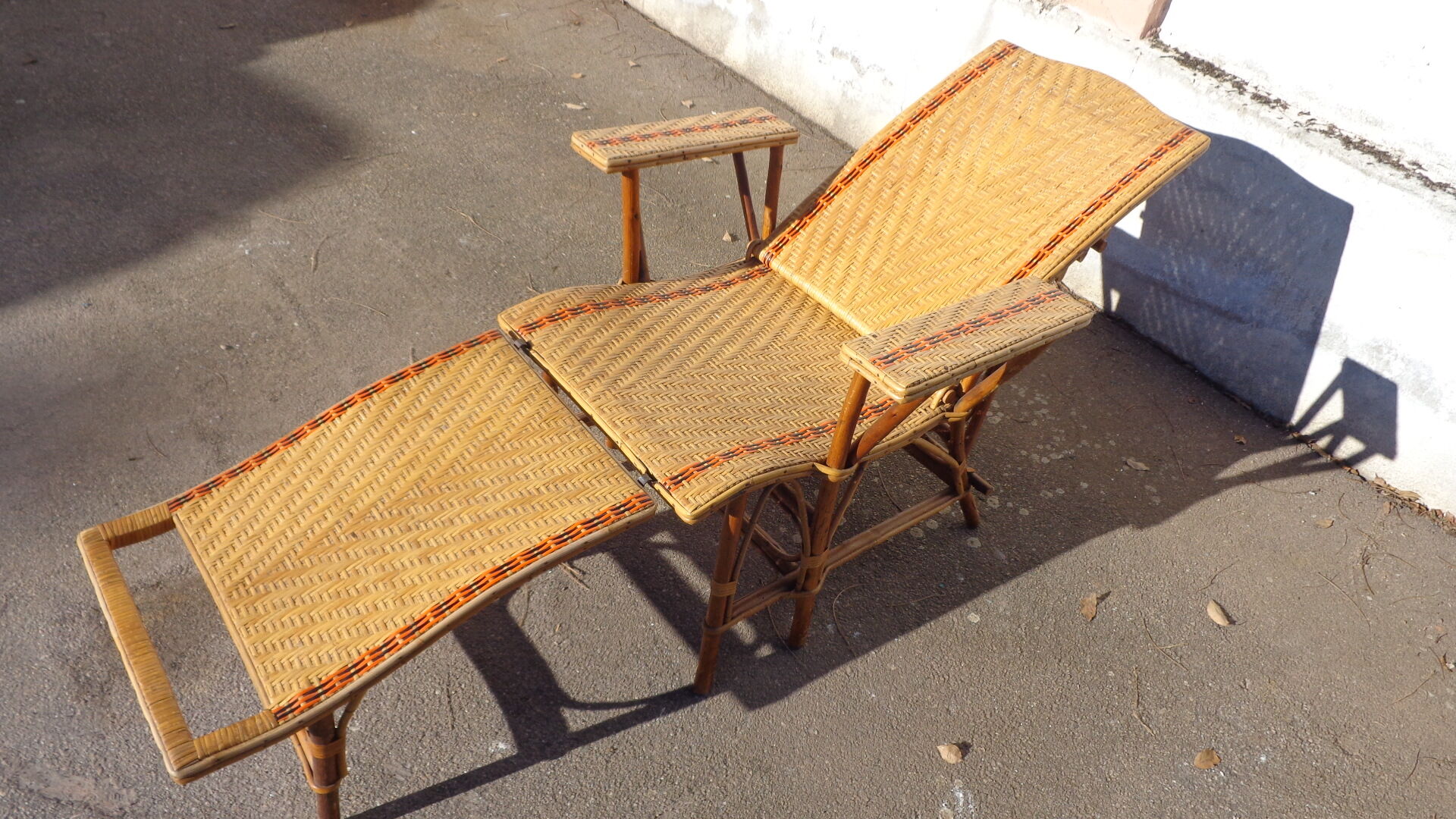 Rattan chaise longue