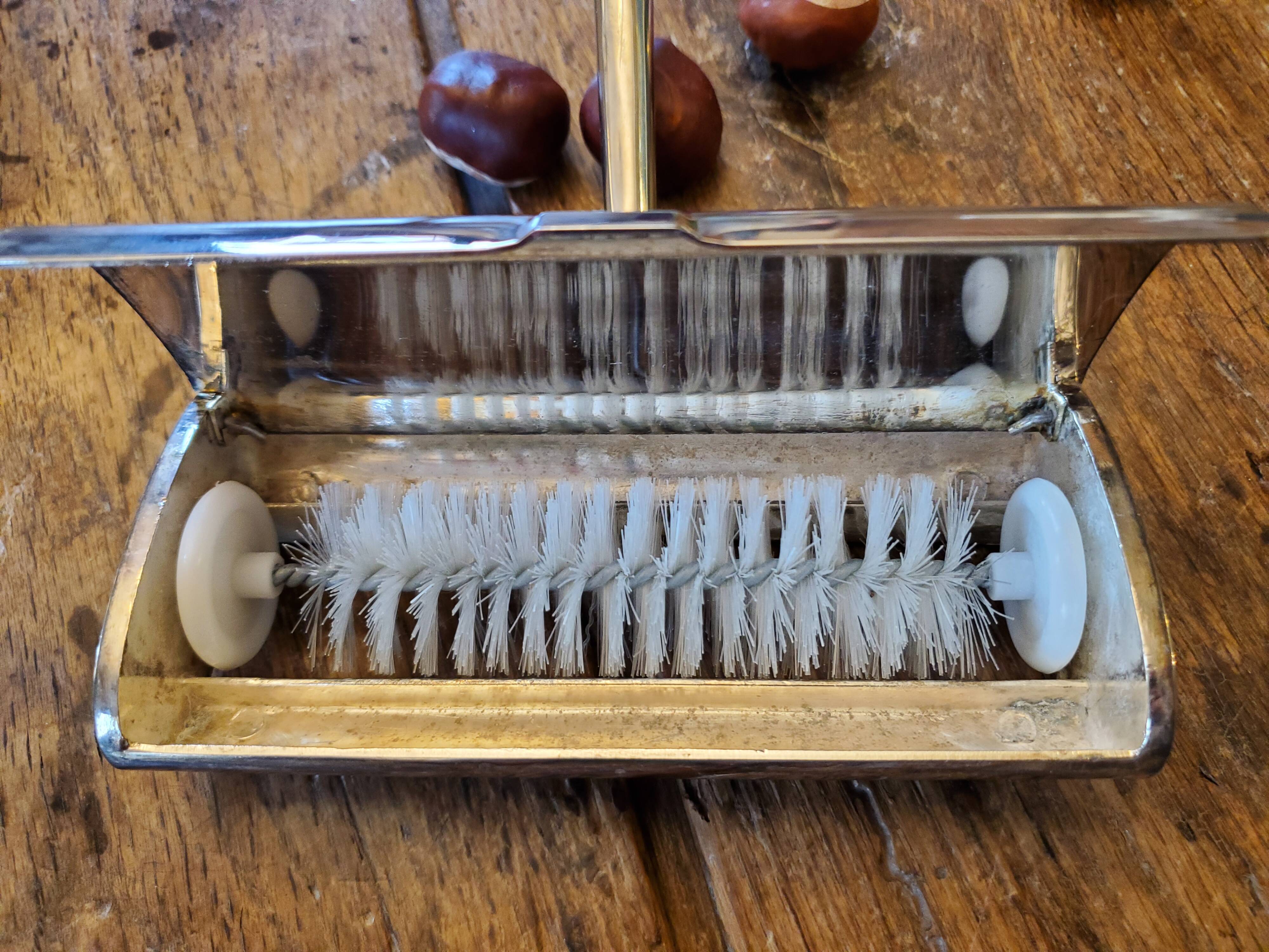 Silver metal crumb pick-up