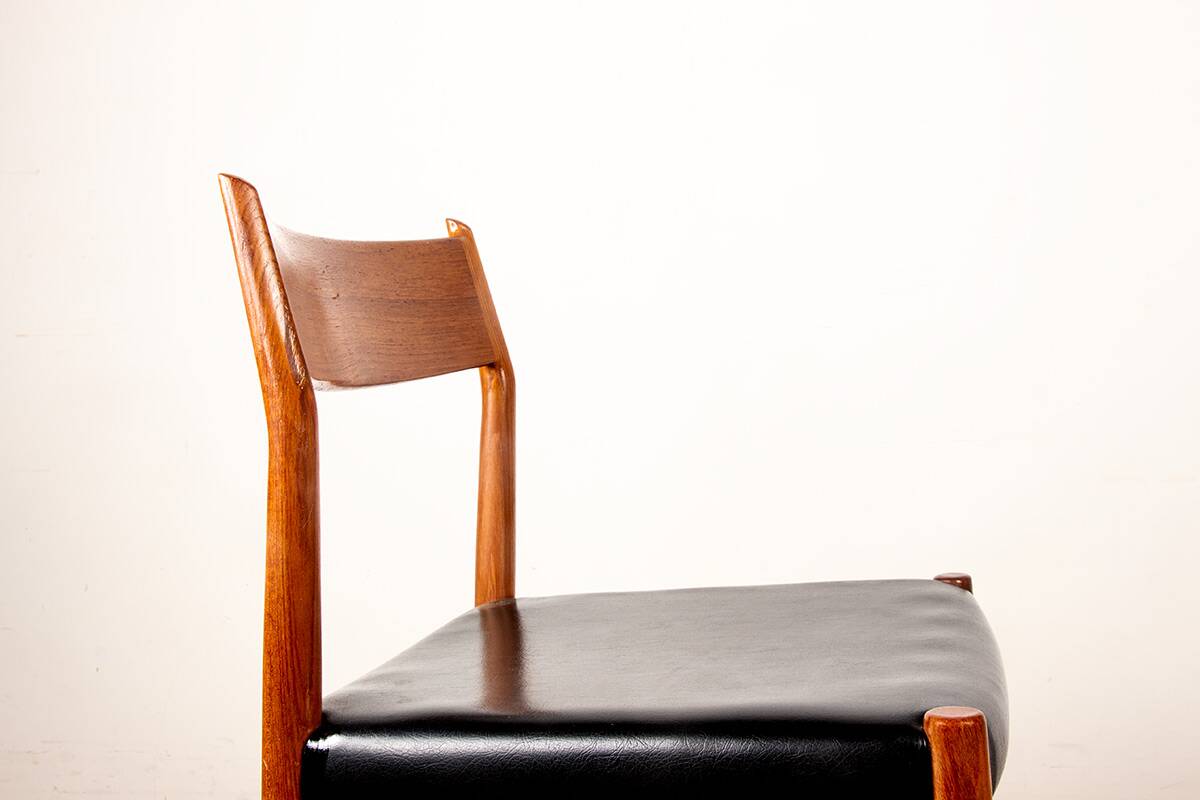 6 Danish chairs in teak and new skai, model 418 Arne Vodder 1960.