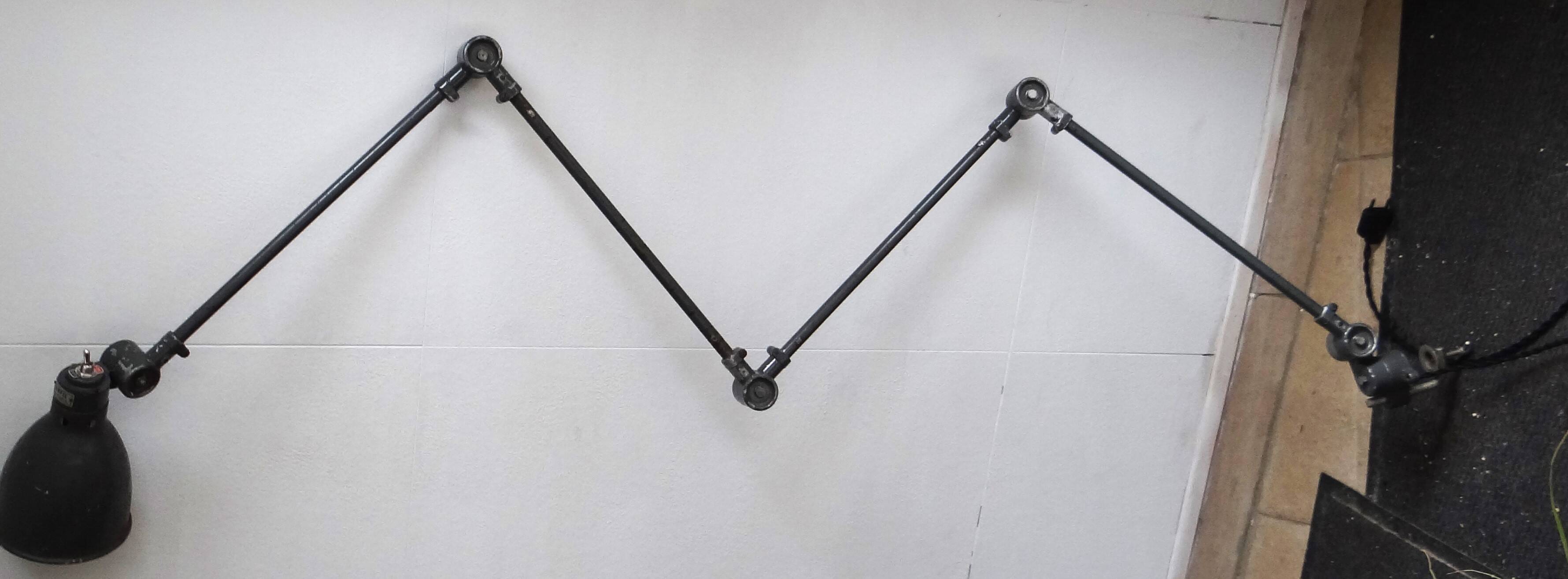 Industrial table lamp articulated 4 arms