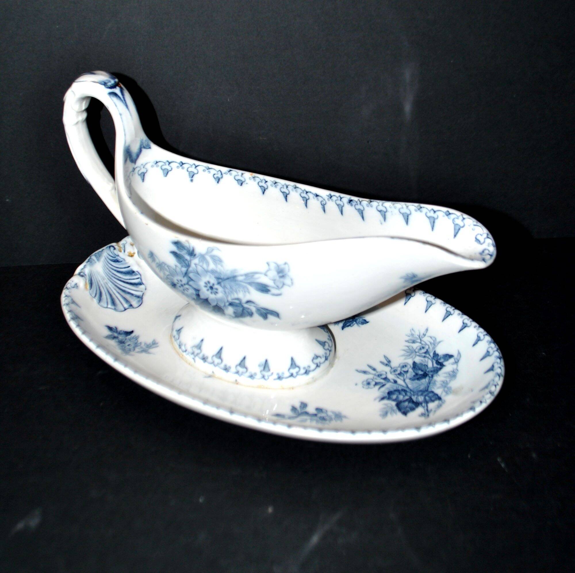 Sarreguemines U&C Flore sauce boat in earthenware with blue flowers