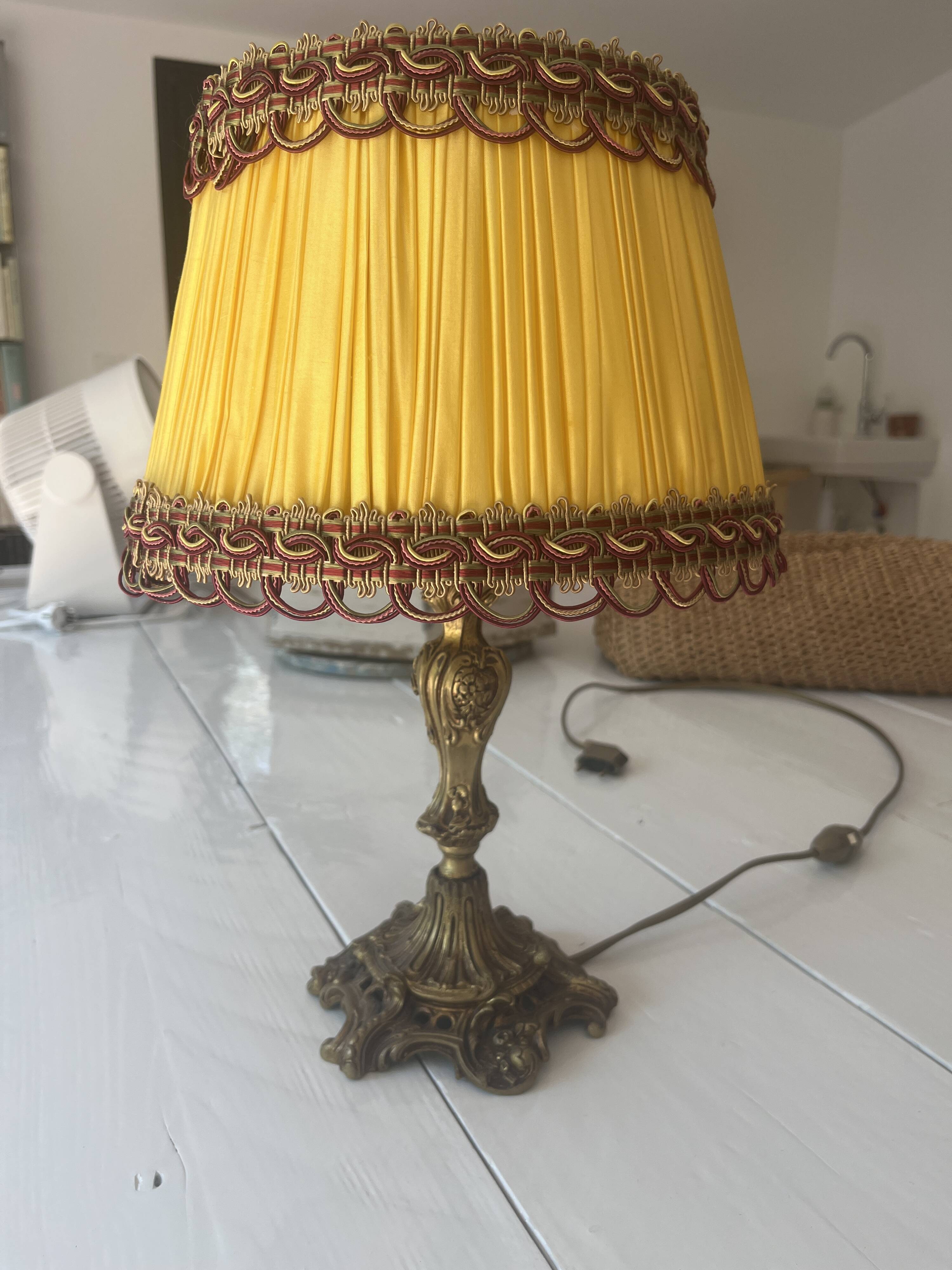 Lampe bronze style rocaille époque XVIII