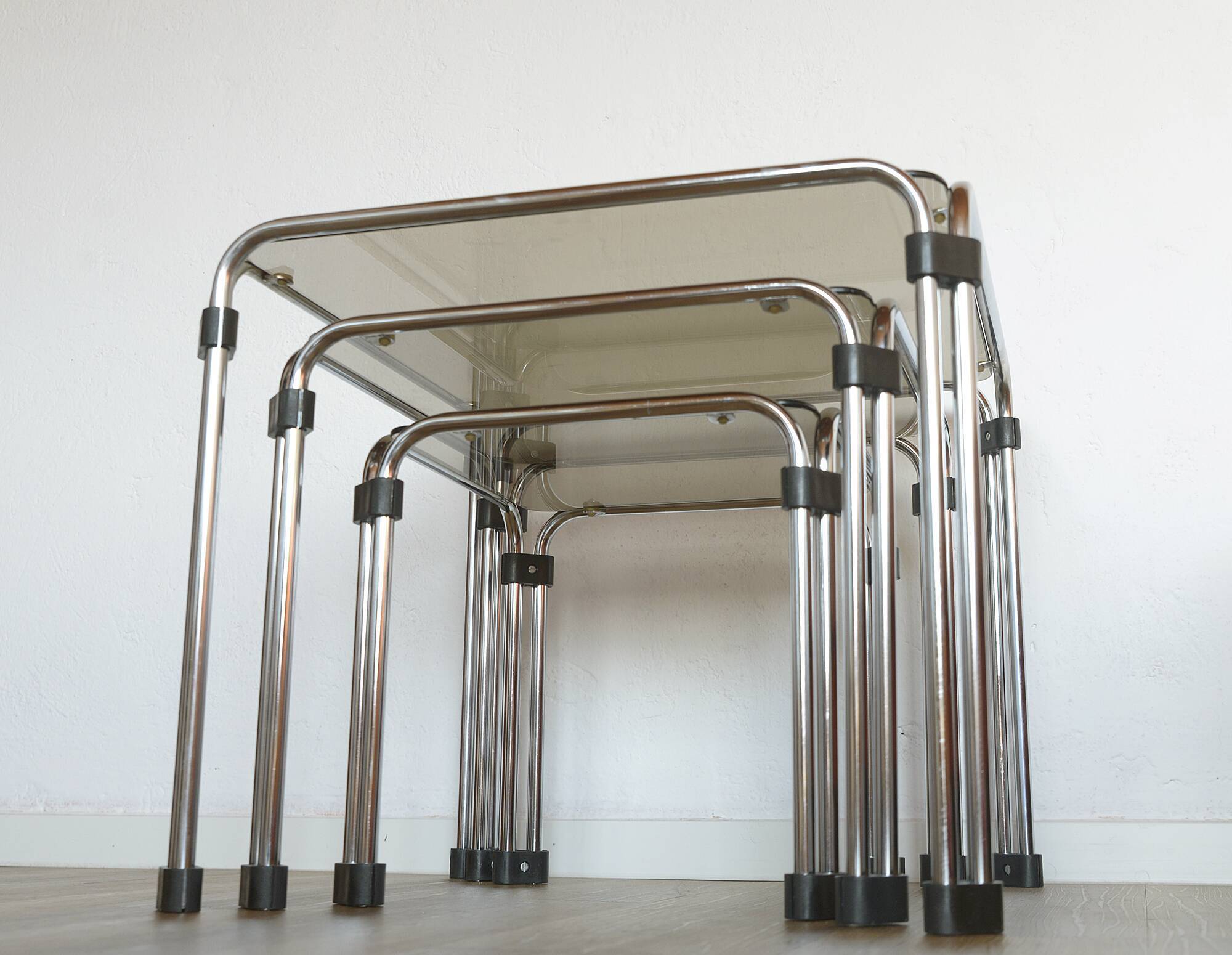 Vintage nesting tables  set of 3  coffee tables mid-century modern 1980s