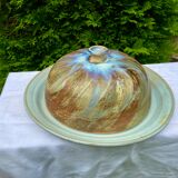Ancienne cloche a fromage avec son plateau en céramique signature à identifier