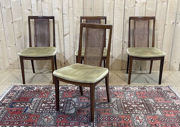 Suite de 4 chaises en teck avec dossier canné
