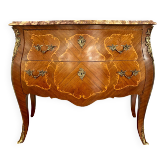 commode de style Louis XV