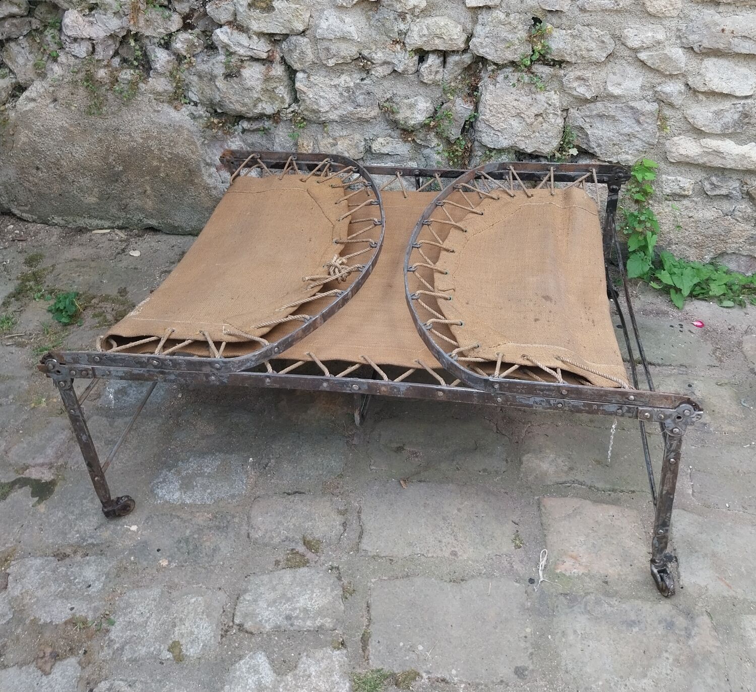 Camp bed bench