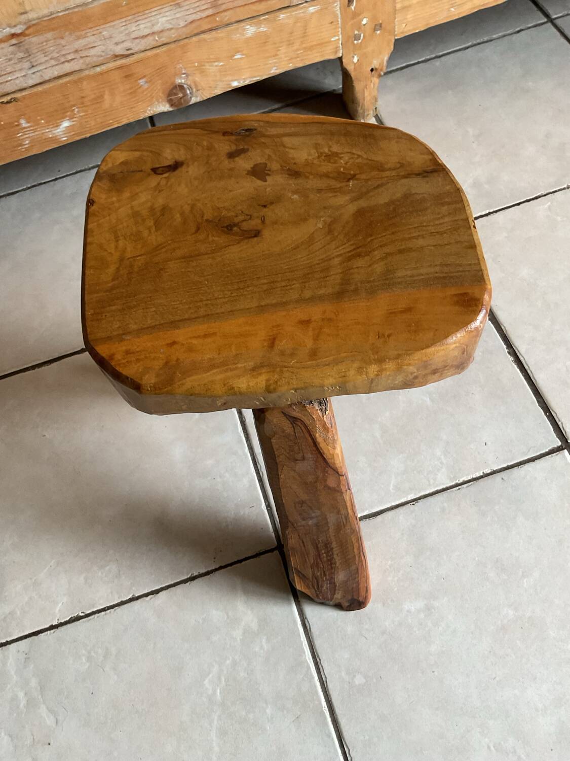 Tabouret tripode brutaliste bois Olivier design 50/60